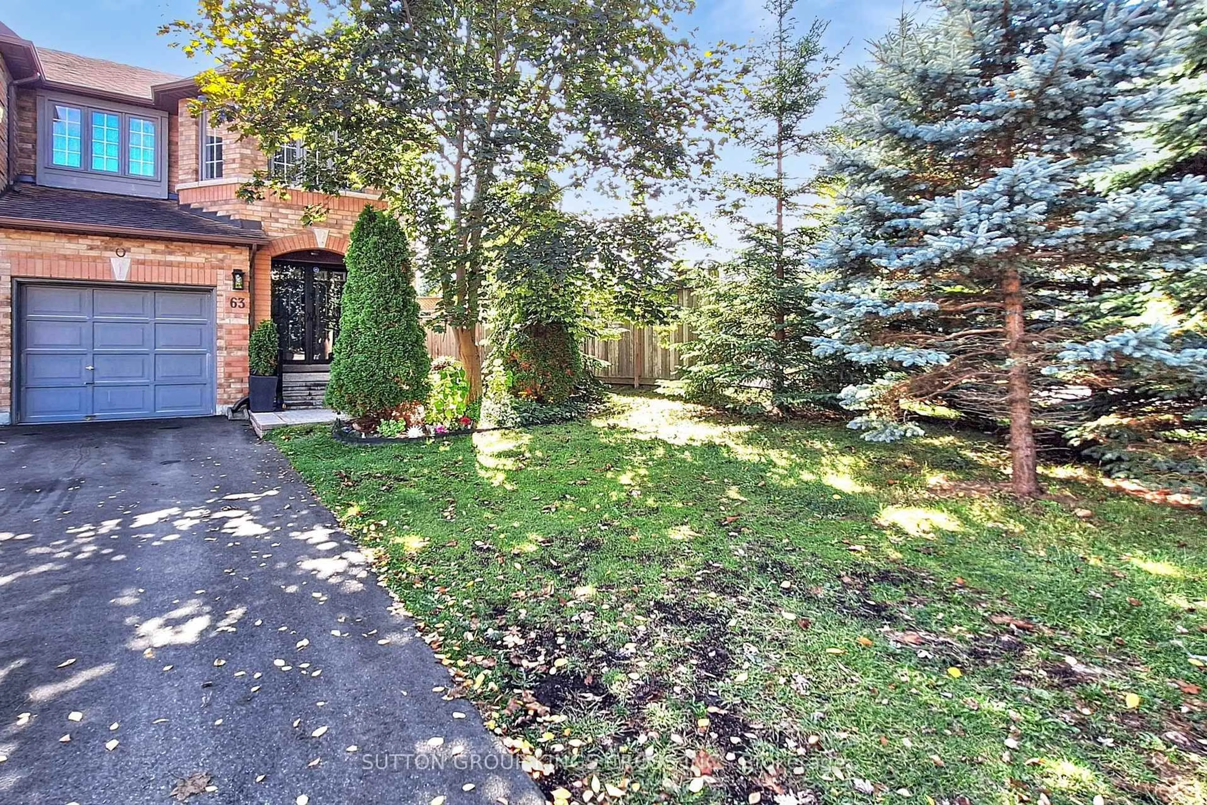 Patio, street for 63 Mistleflower Crt, Richmond Hill Ontario L4E 3T9