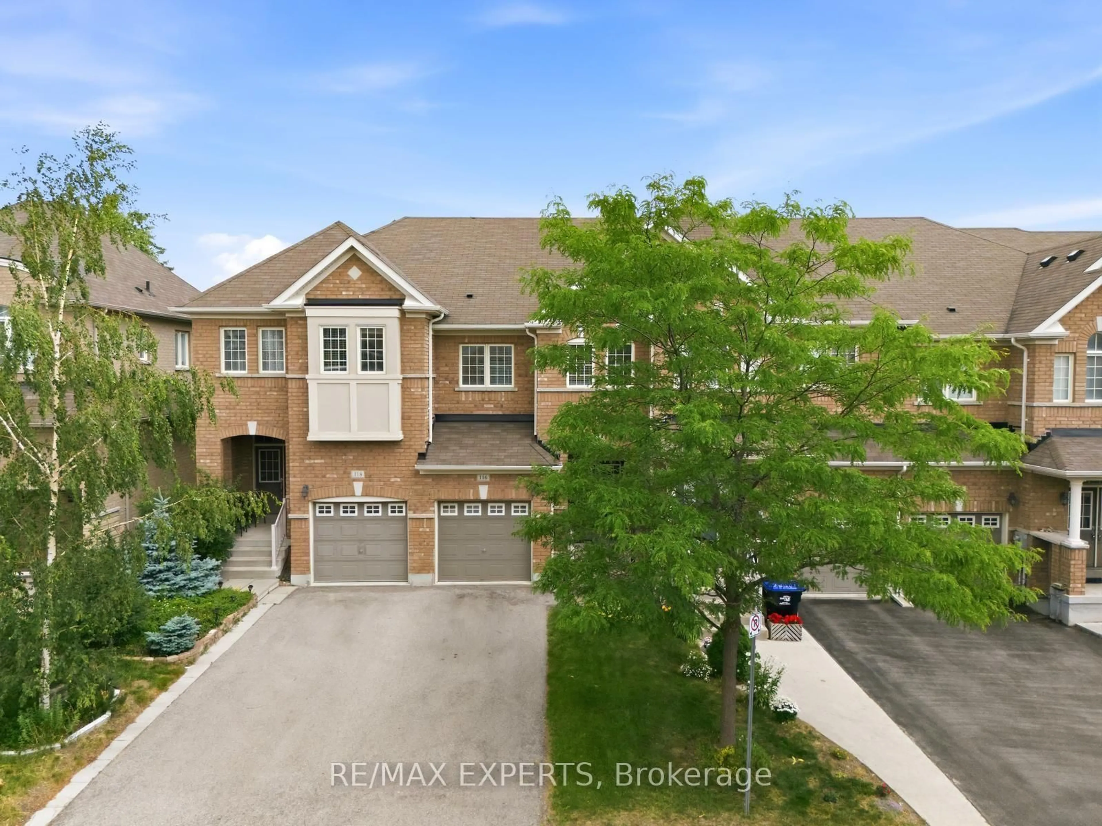 A pic from outside/outdoor area/front of a property/back of a property/a pic from drone, unknown for 116 McCann Cres, Bradford West Gwillimbury Ontario L3Z 2A5