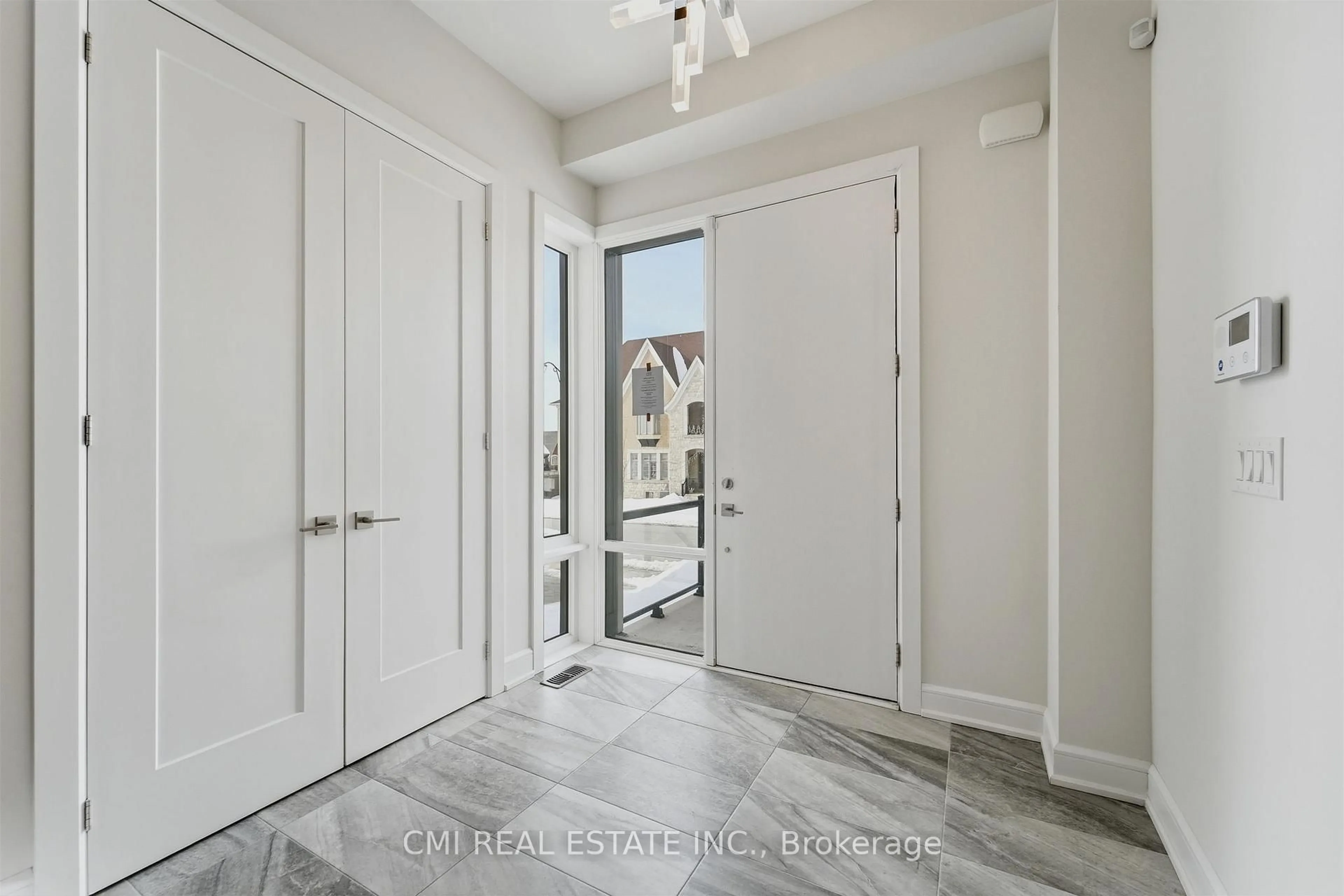 Indoor entryway for 392 Farrell Rd, Vaughan Ontario L6A 4W8