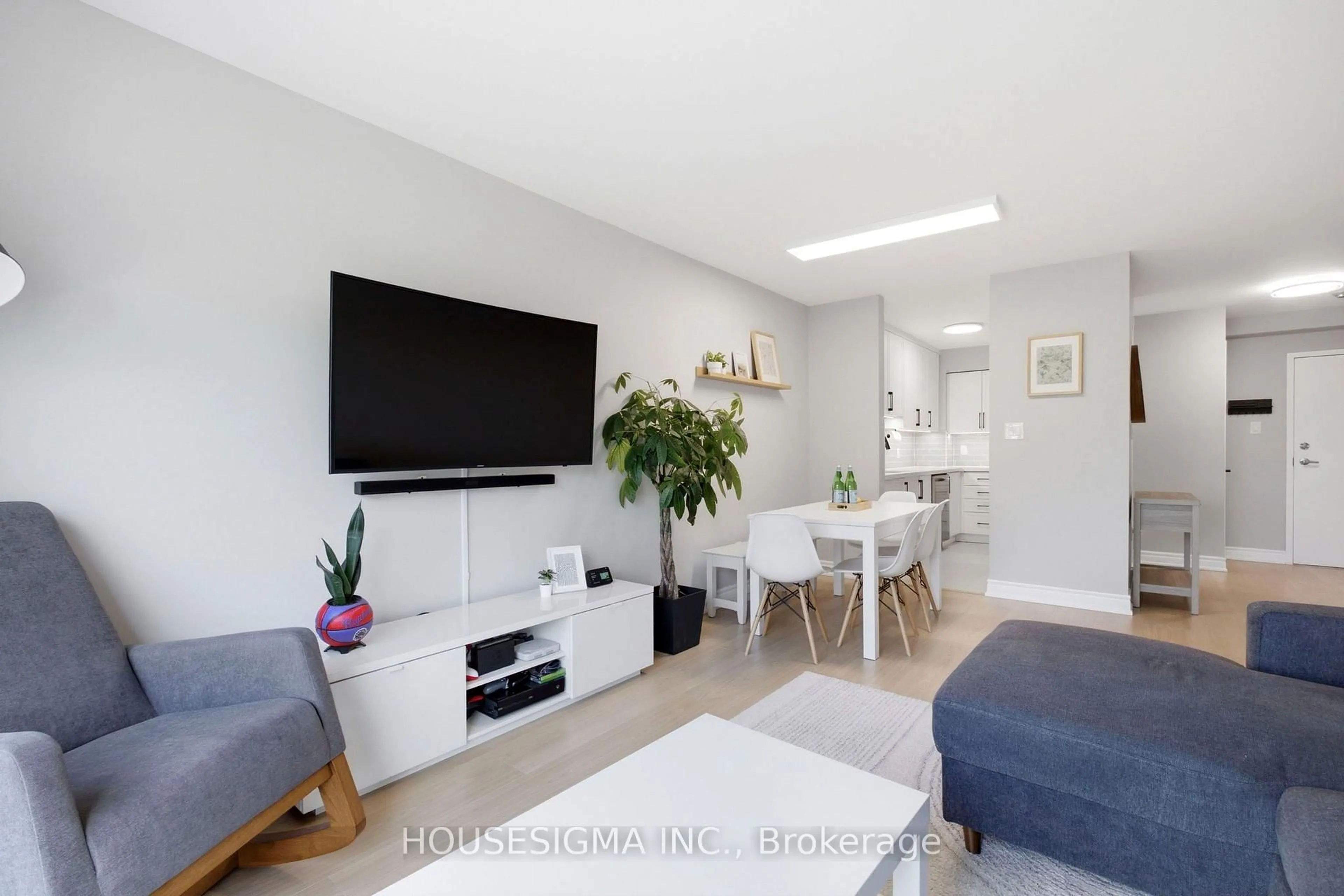 Living room with furniture, unknown for 32 Church St #305, King Ontario L0G 1T0