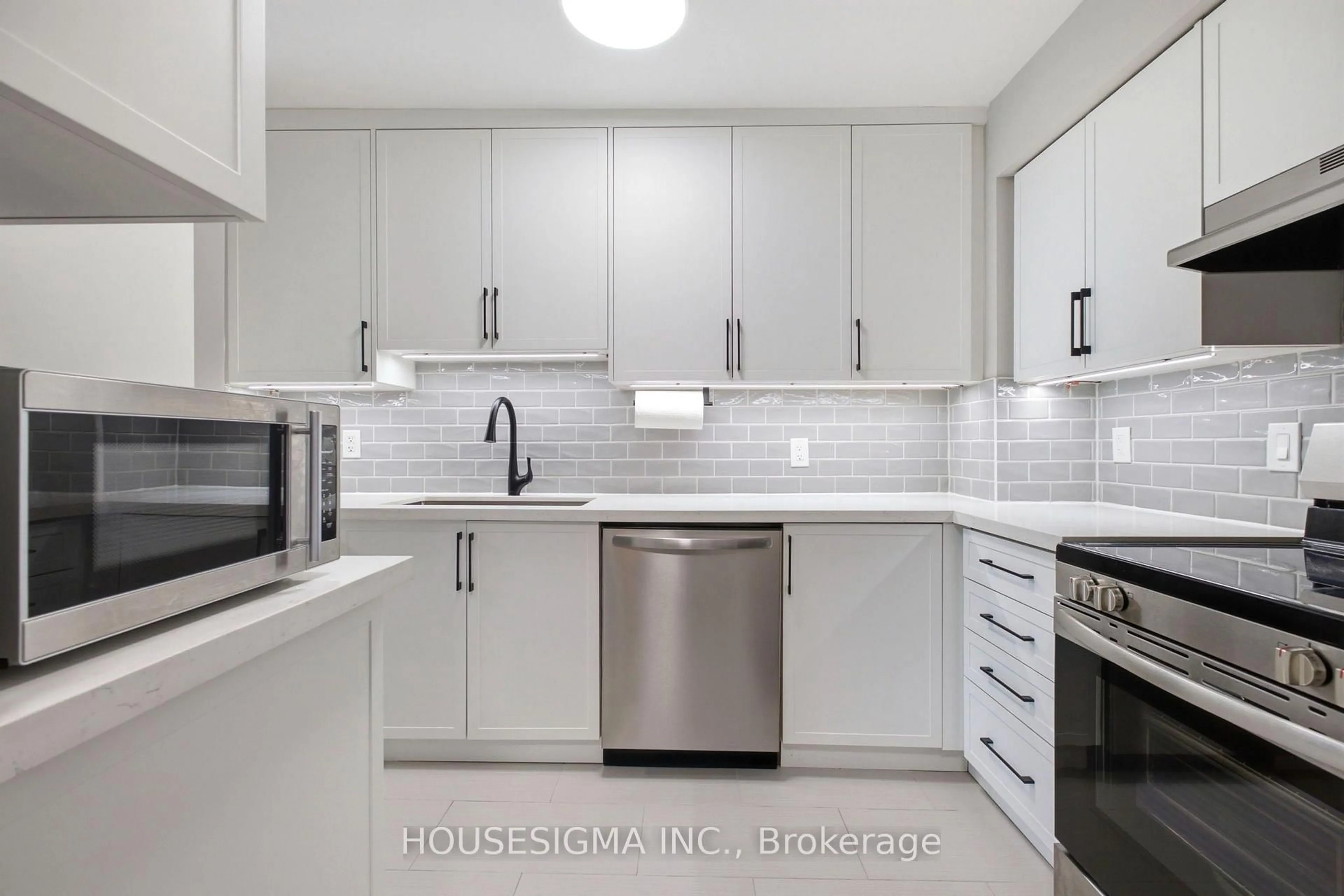 Standard kitchen, unknown for 32 Church St #305, King Ontario L0G 1T0