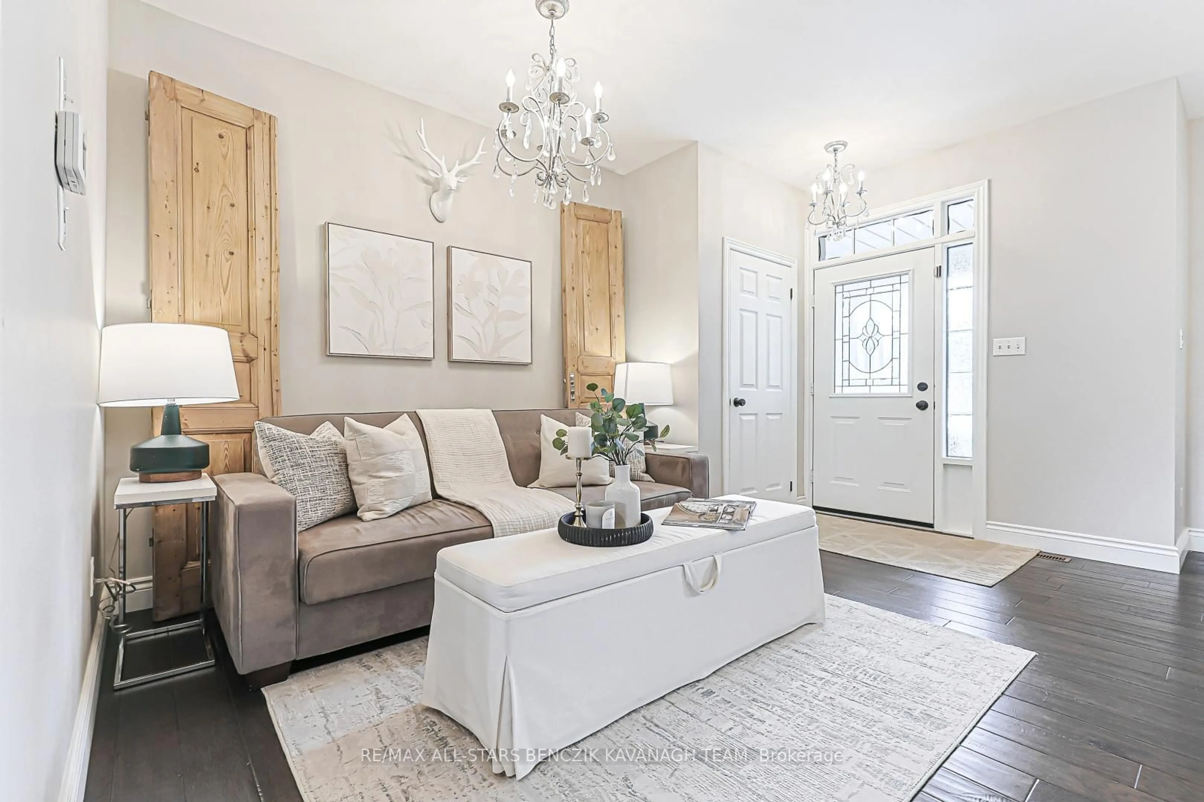 Indoor entryway for 31 Queen's Plate Dr, Markham Ontario L6C 2A9