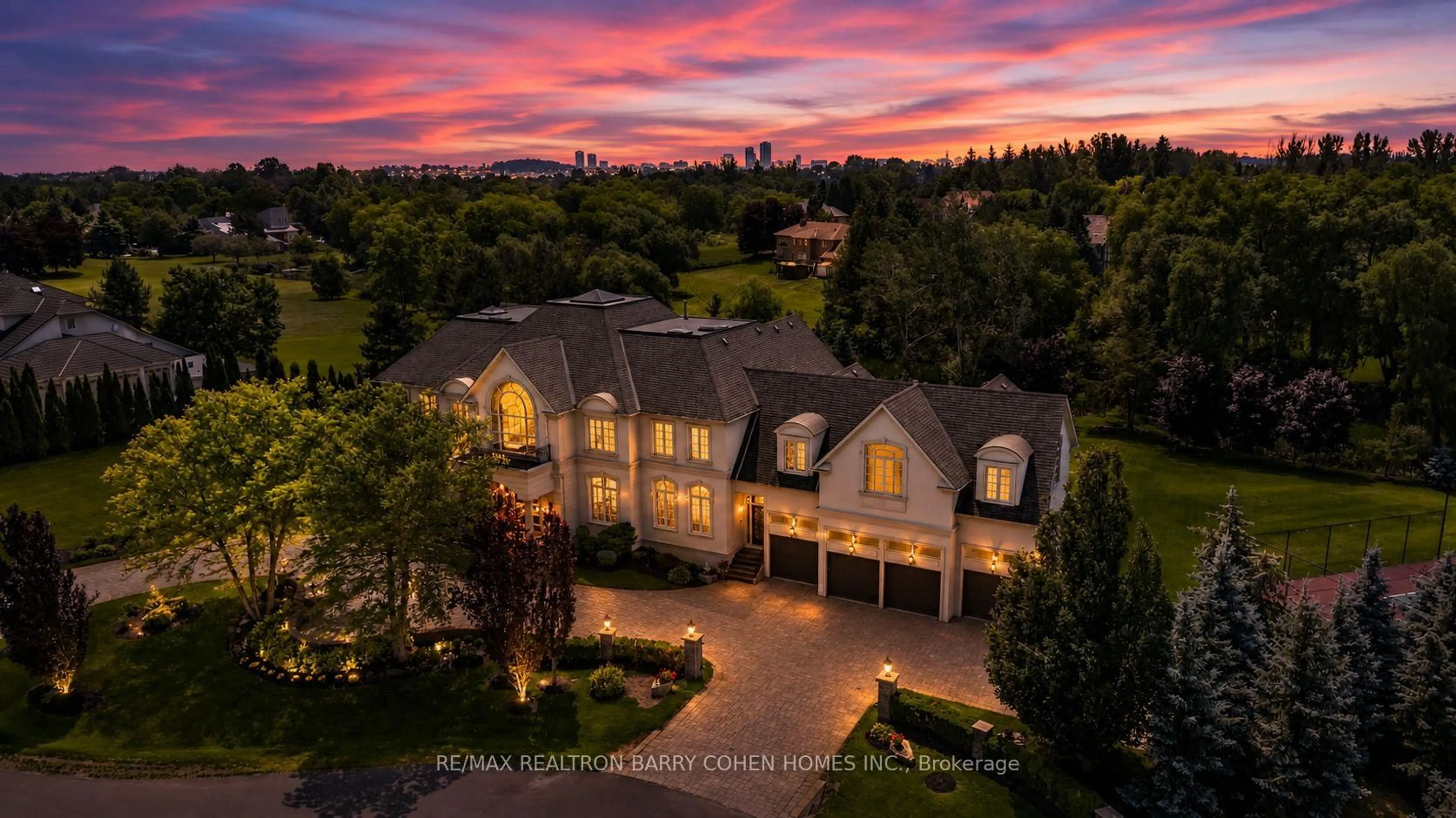 A pic from outside/outdoor area/front of a property/back of a property/a pic from drone, unknown for 15 Sylvia Crt, Markham Ontario L6C 1B1