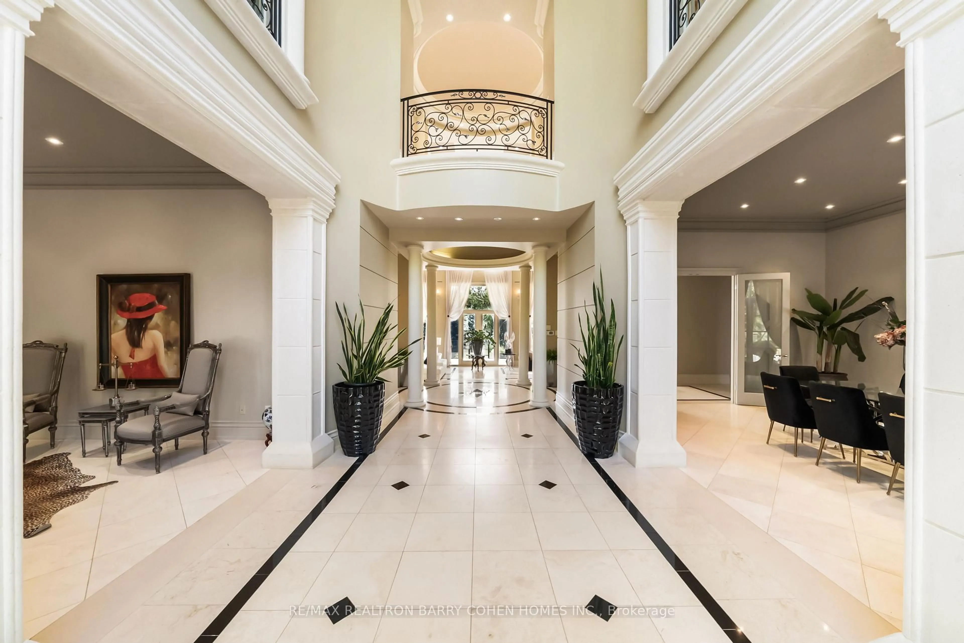 Indoor foyer for 15 Sylvia Crt, Markham Ontario L6C 1B1