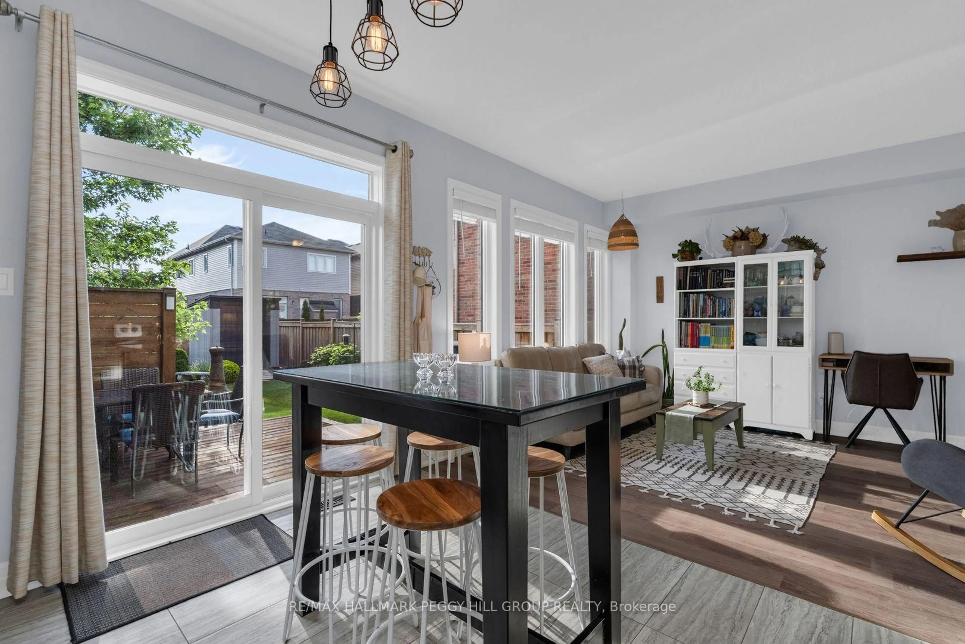 Open concept kitchen, unknown for 164 Wagner Cres, Essa Ontario L3W 0R7
