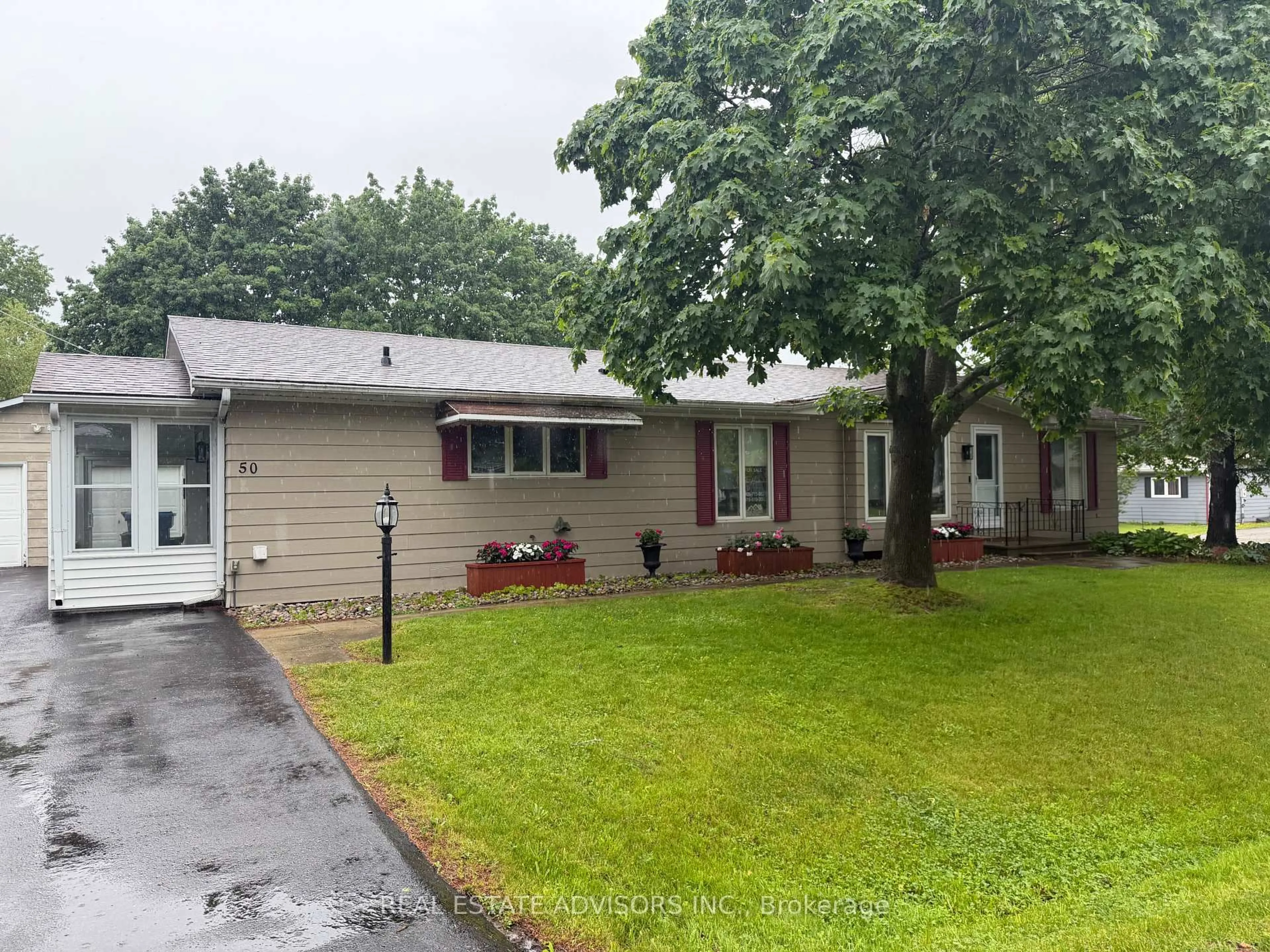 Home with vinyl exterior material, street for 50 Juno Cres, Georgina Ontario L0E 1R0