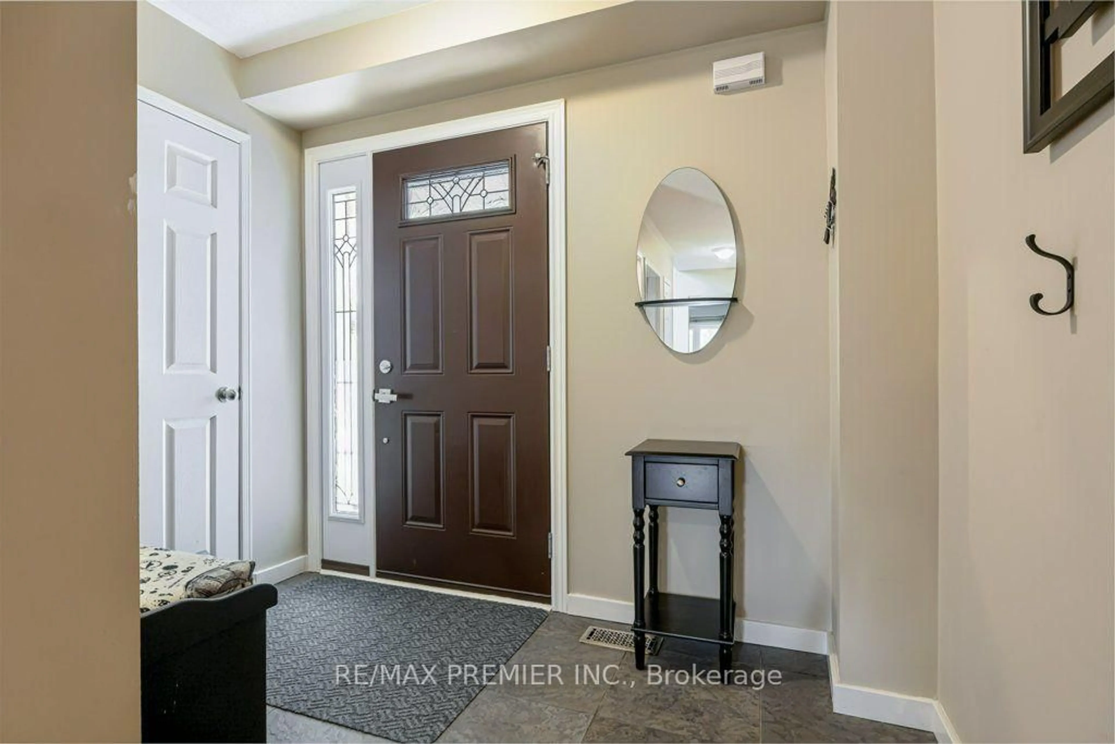 Indoor entryway for 93 Kate Aitken Cres, New Tecumseth Ontario L0G 1A0