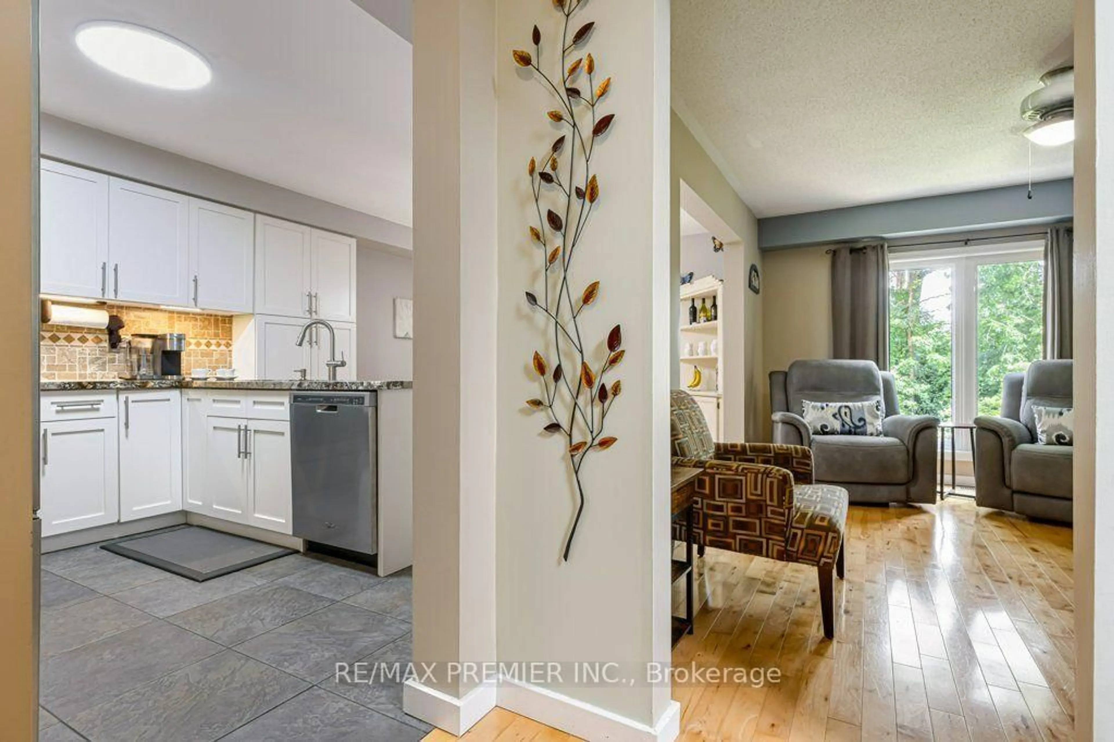 Open concept kitchen, unknown for 93 Kate Aitken Cres, New Tecumseth Ontario L0G 1A0