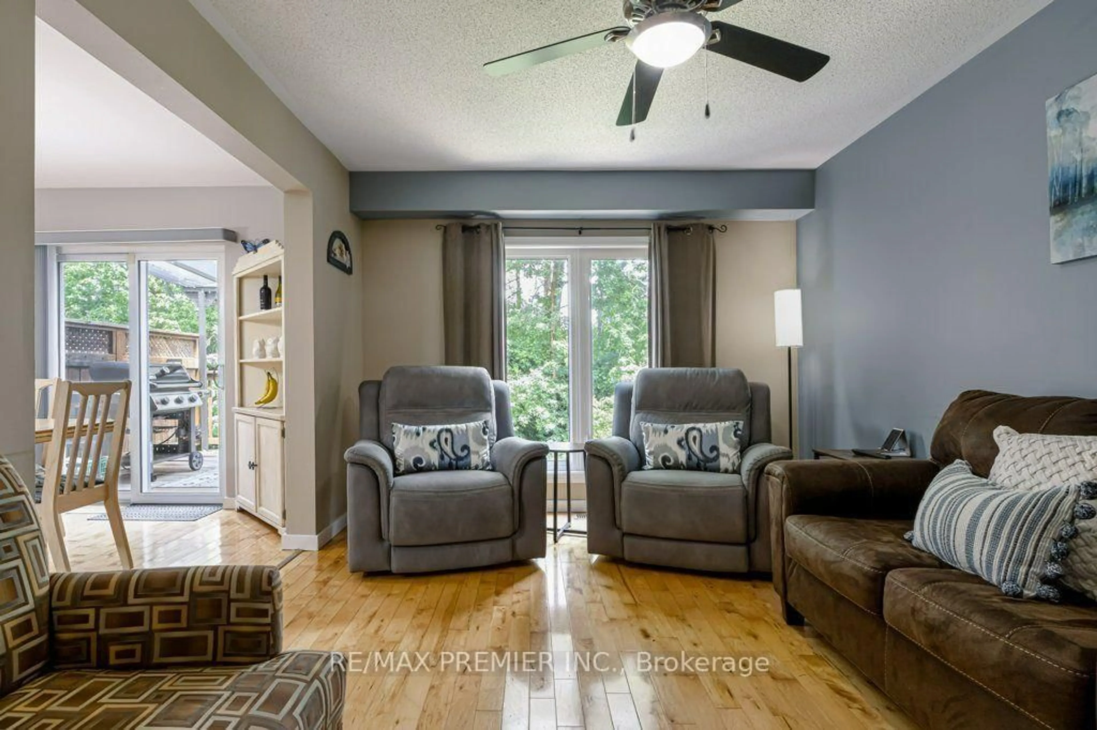 Living room with furniture, unknown for 93 Kate Aitken Cres, New Tecumseth Ontario L0G 1A0