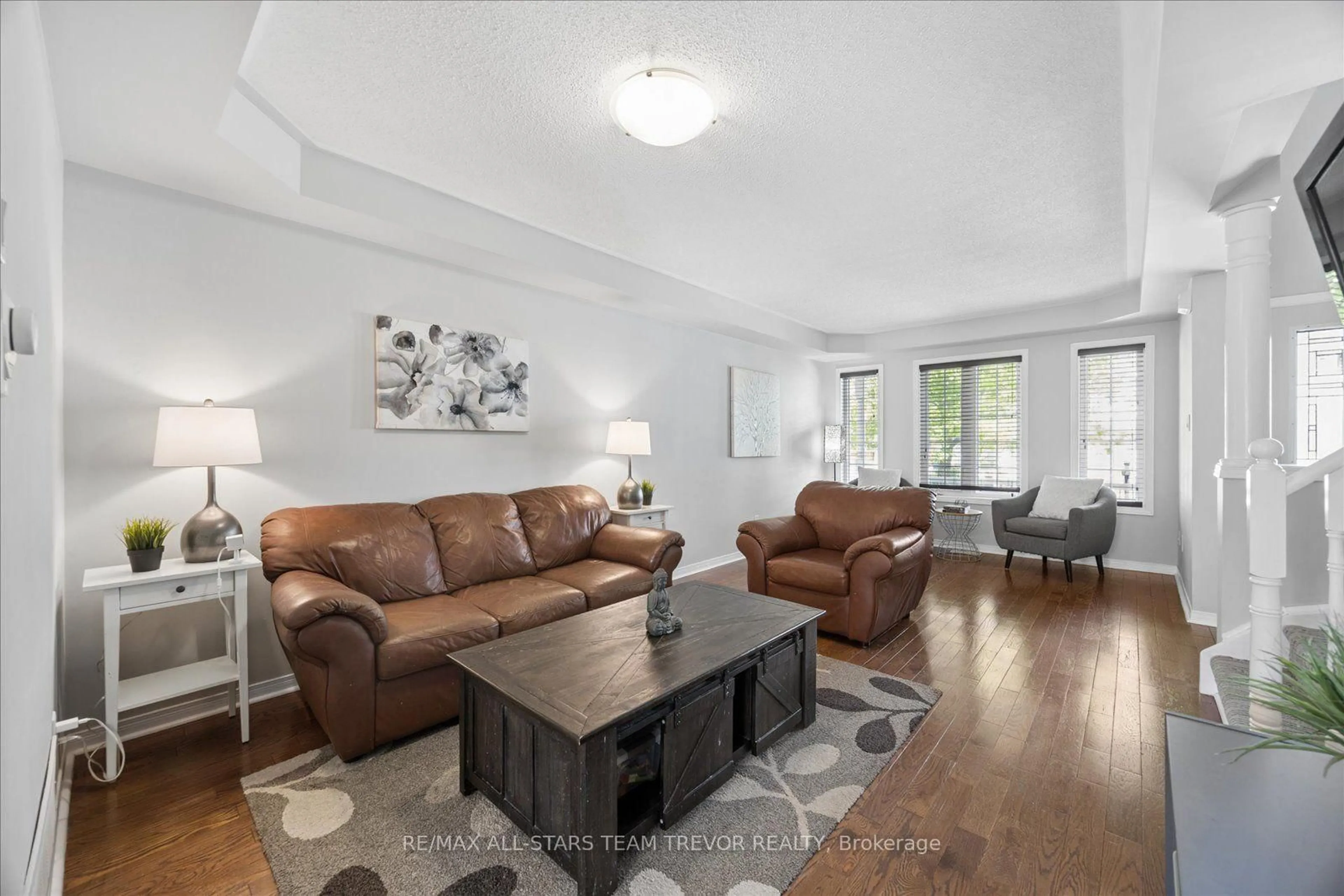 Living room with furniture, unknown for 30 Laurendale Ave, Georgina Ontario L4P 4A8