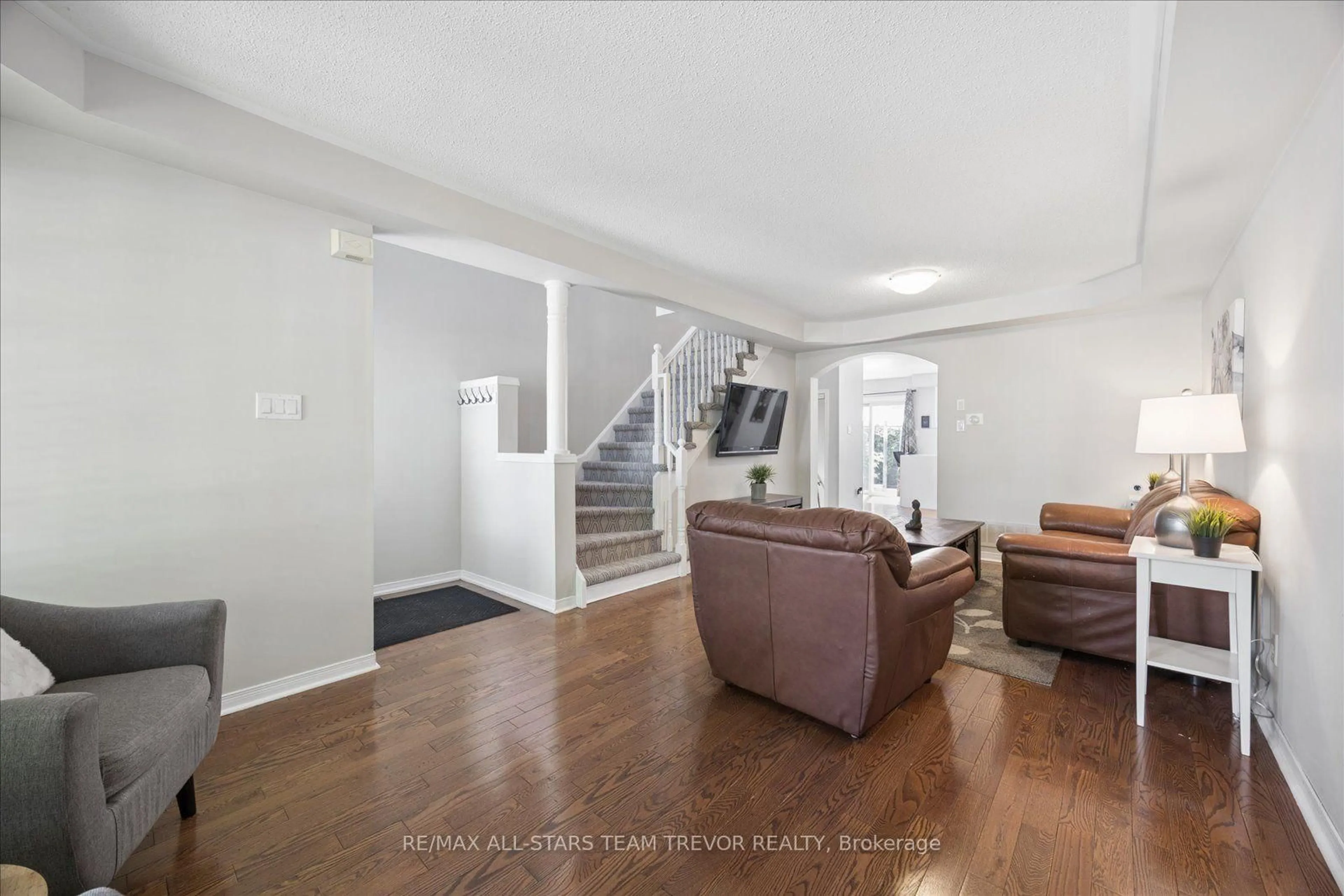 Living room with furniture, unknown for 30 Laurendale Ave, Georgina Ontario L4P 4A8