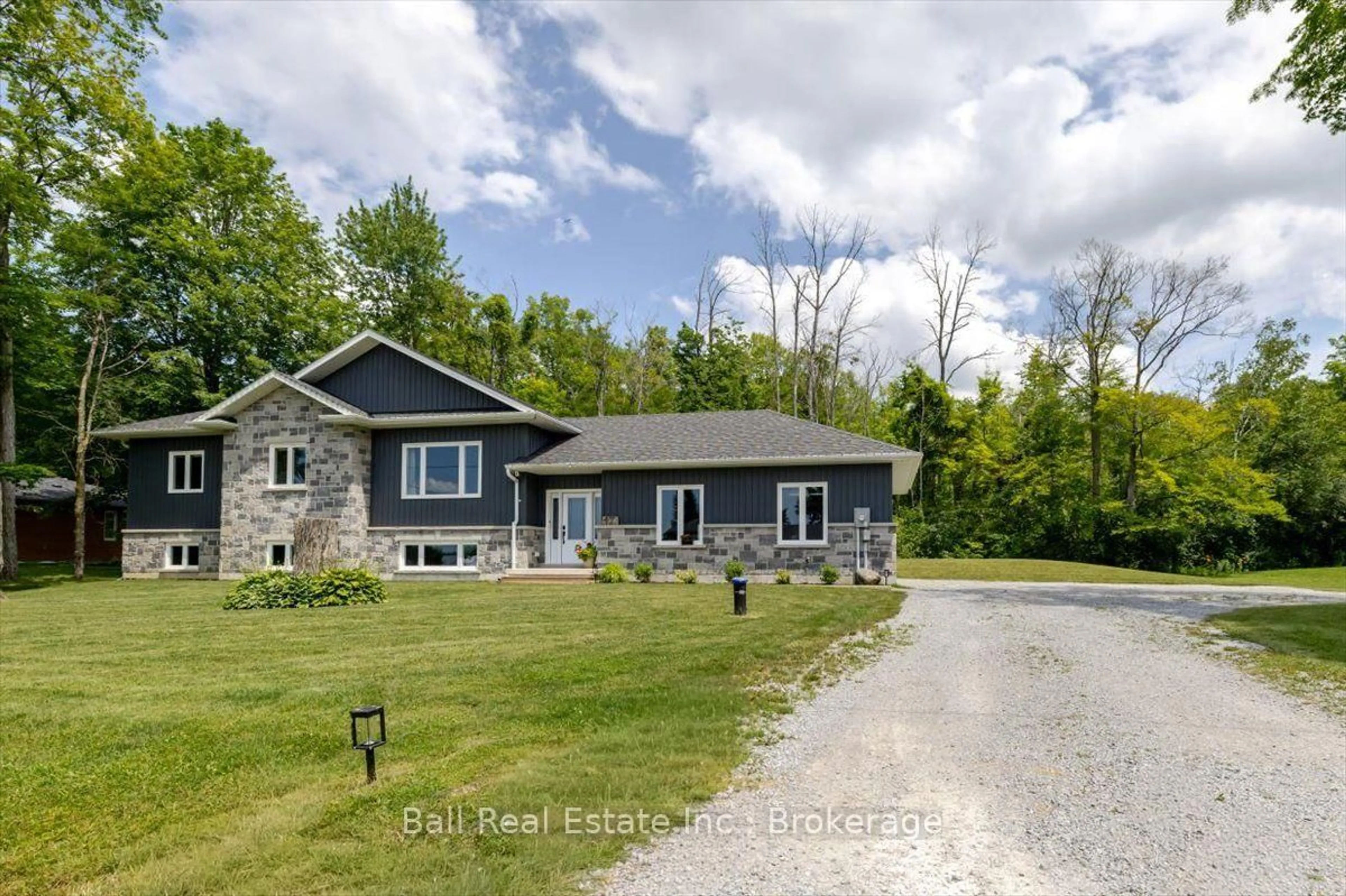 A pic from outside/outdoor area/front of a property/back of a property/a pic from drone, unknown for 47 Easy St, Georgina Ontario L0E 1N0