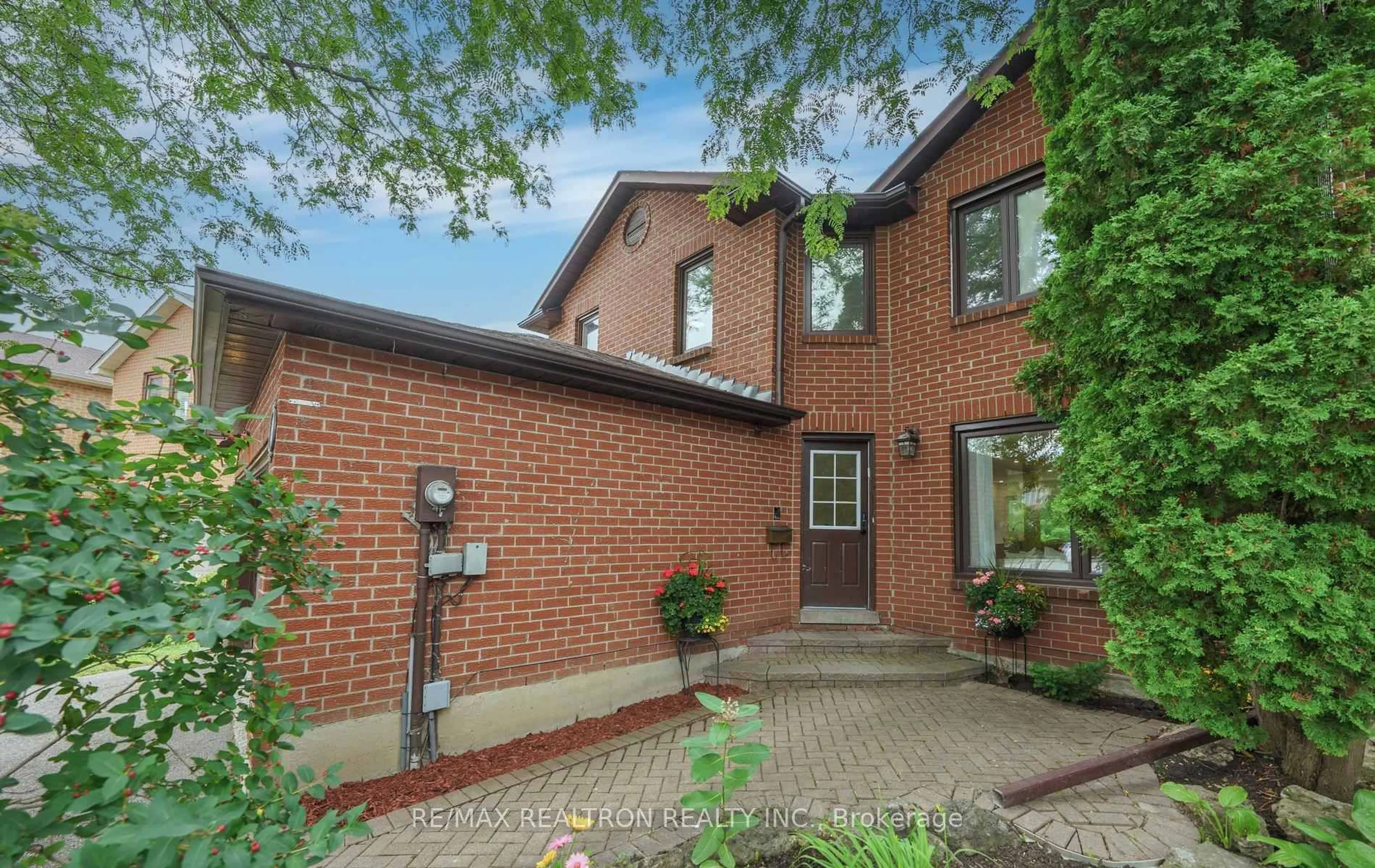 Home with brick exterior material, street for 46 Michael Crt, Vaughan Ontario L4J 3A9