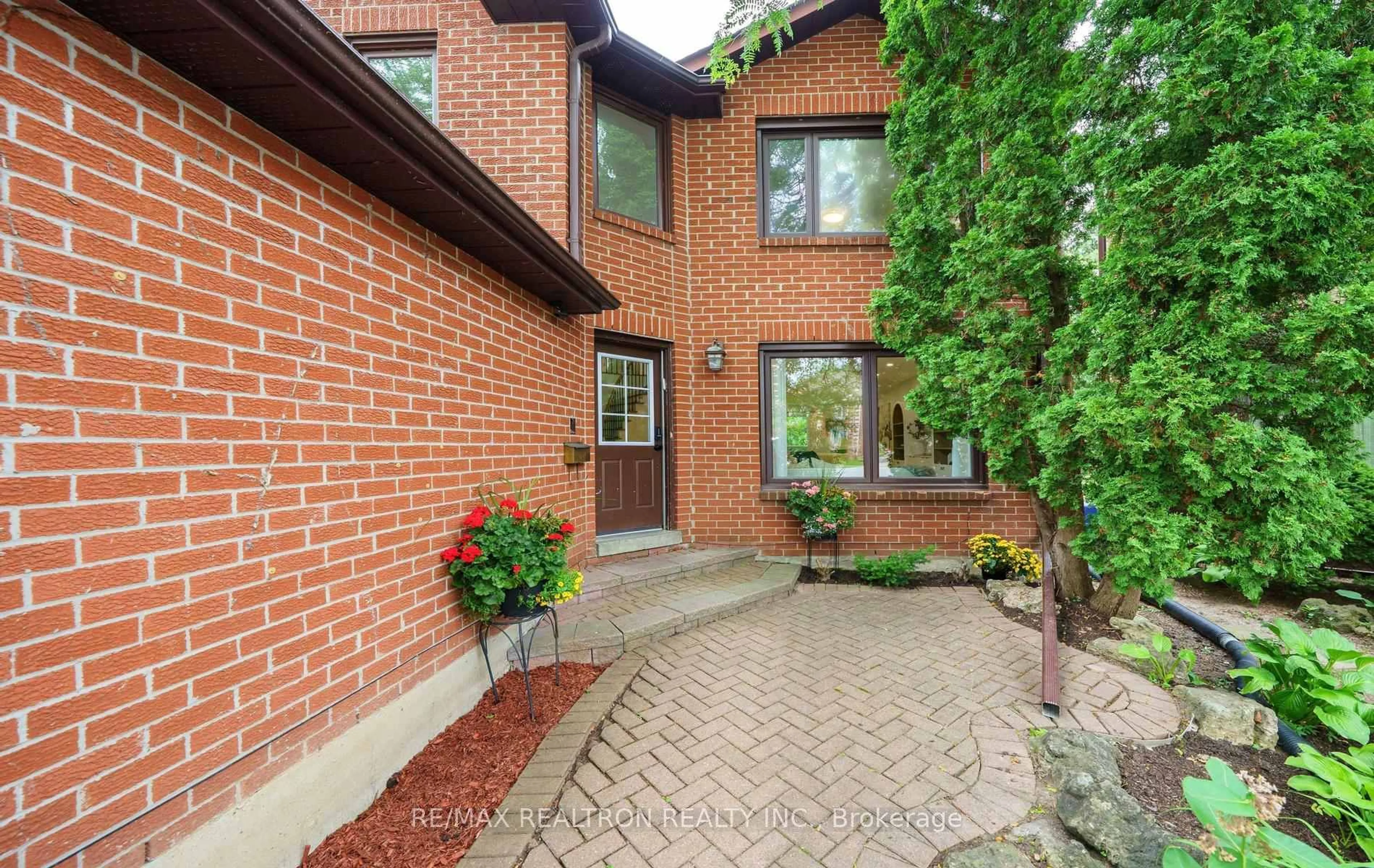 Home with brick exterior material, street for 46 Michael Crt, Vaughan Ontario L4J 3A9