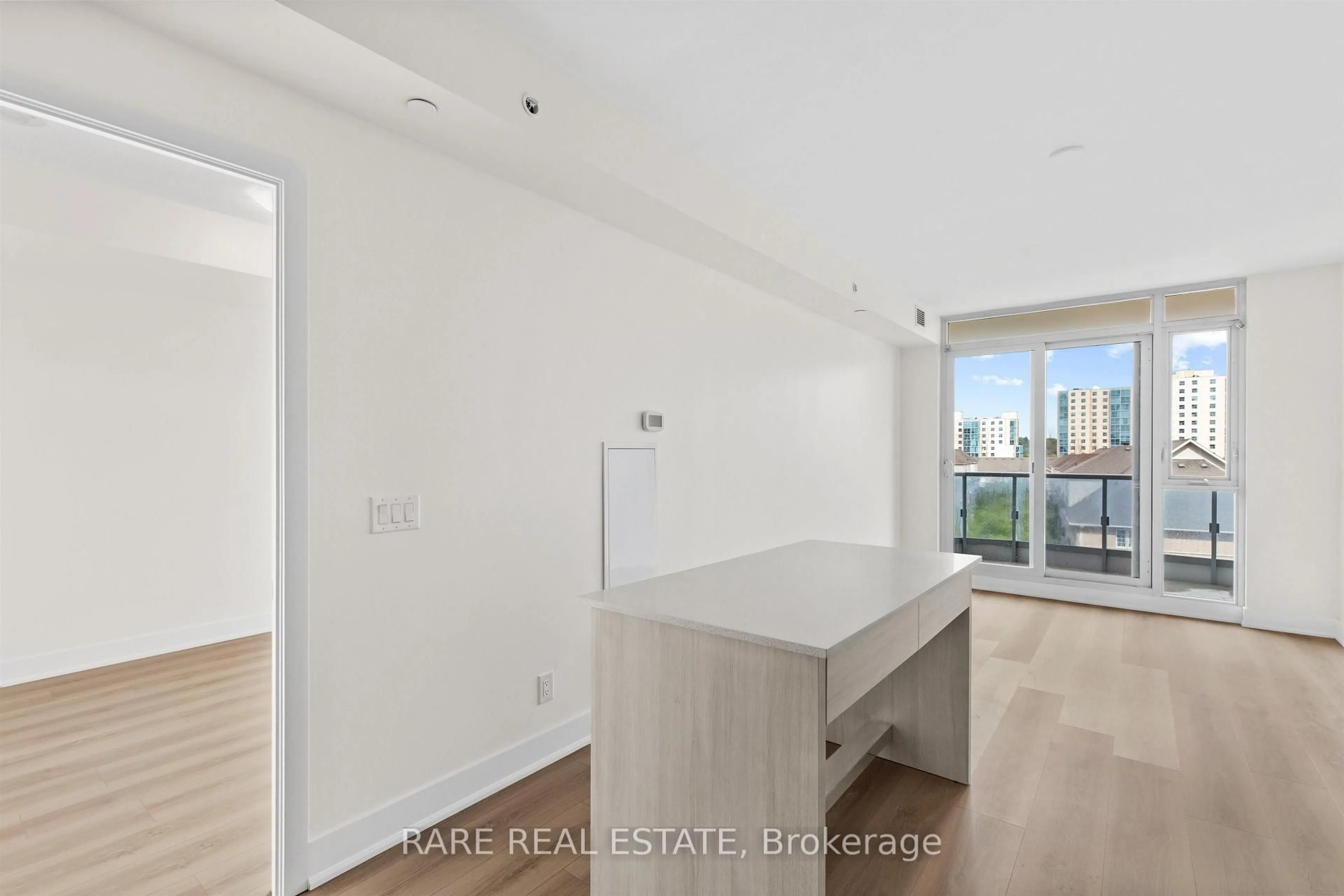 A pic of a room for 9471 Yonge St #533, Richmond Hill Ontario L4C 0Z5