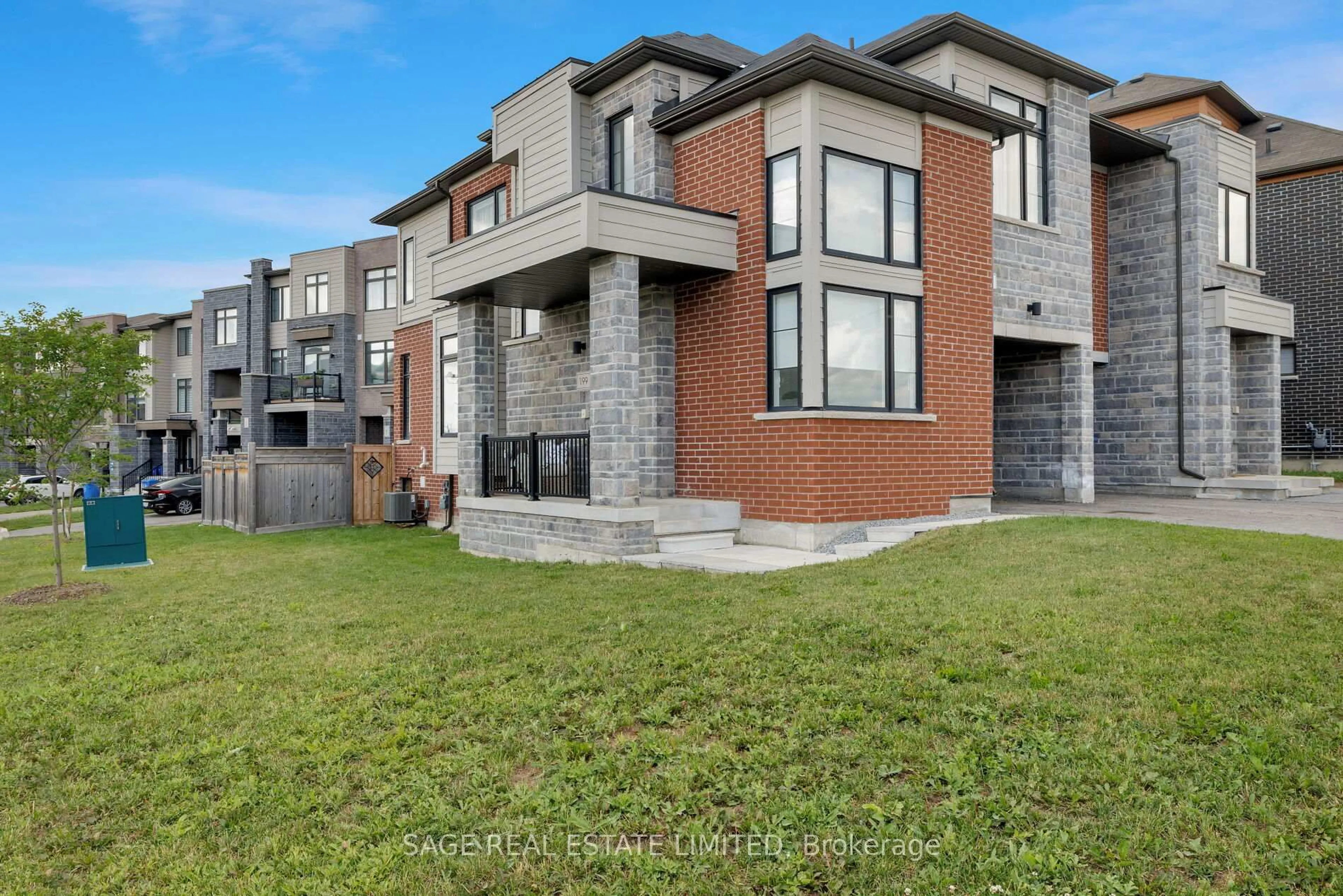 Home with brick exterior material, street for 199 Tango Cres, Newmarket Ontario L3X 0K5
