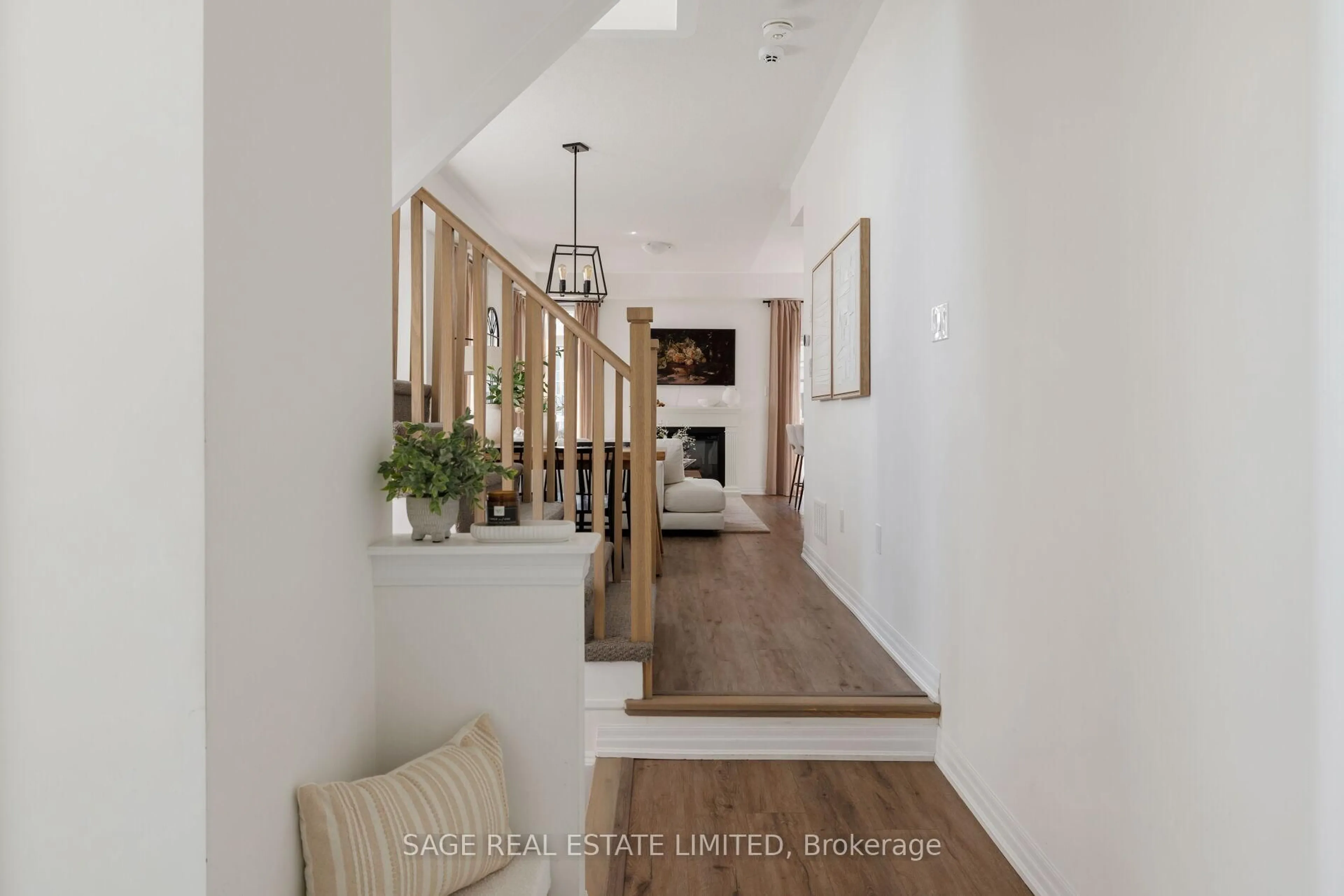 Indoor entryway for 199 Tango Cres, Newmarket Ontario L3X 0K5
