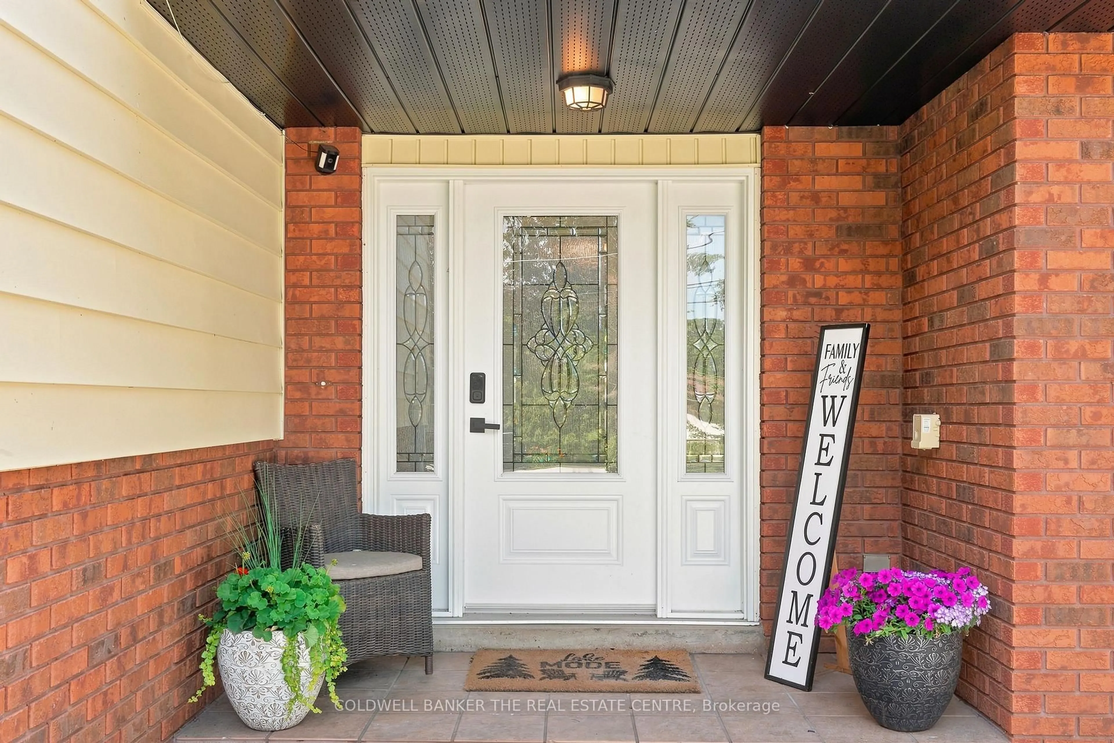 Indoor entryway for 2218 Mildred Ave, Innisfil Ontario L9S 2B9