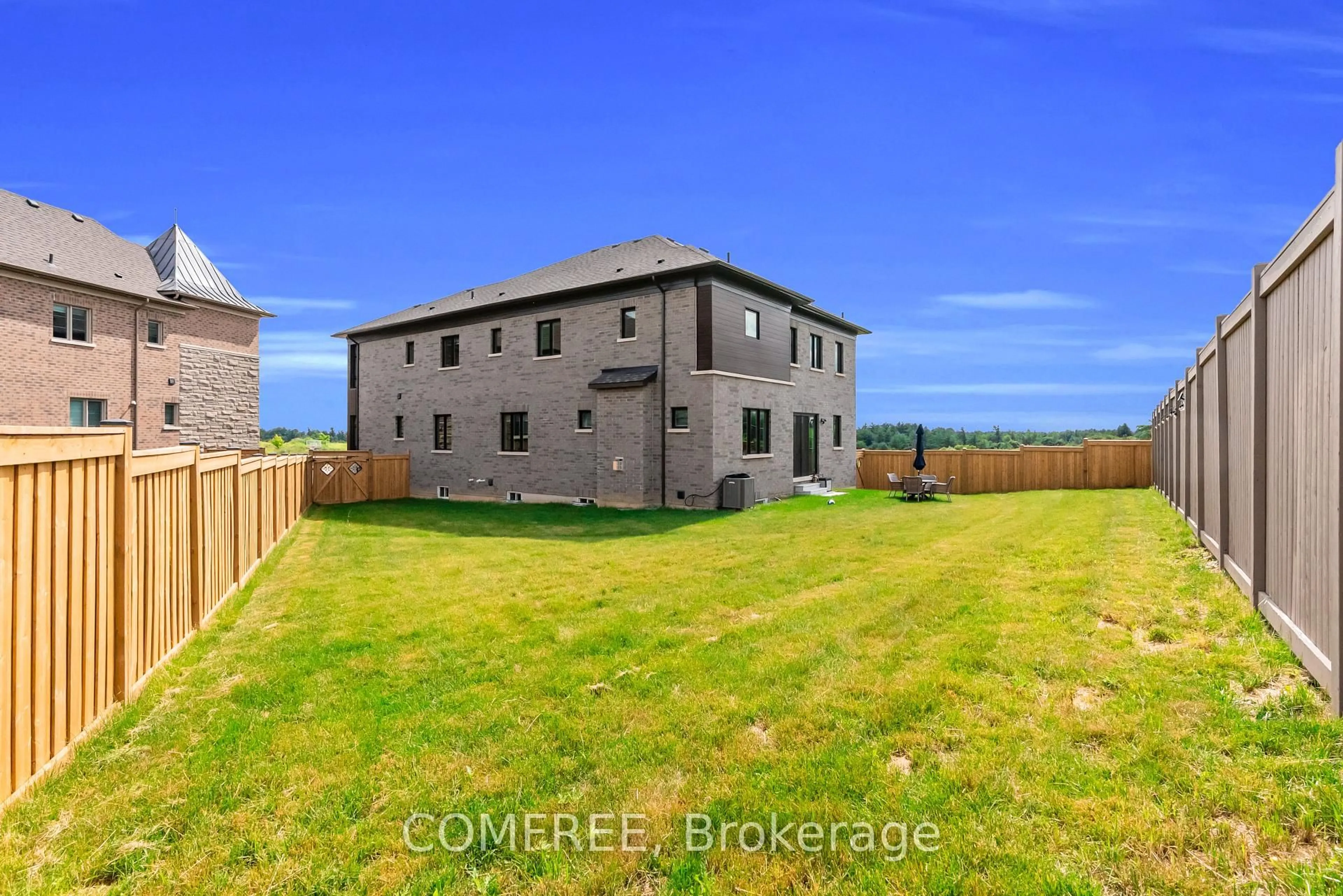 A pic from outside/outdoor area/front of a property/back of a property/a pic from drone, building for 35 Ogilvie St, Vaughan Ontario L3L 0G2
