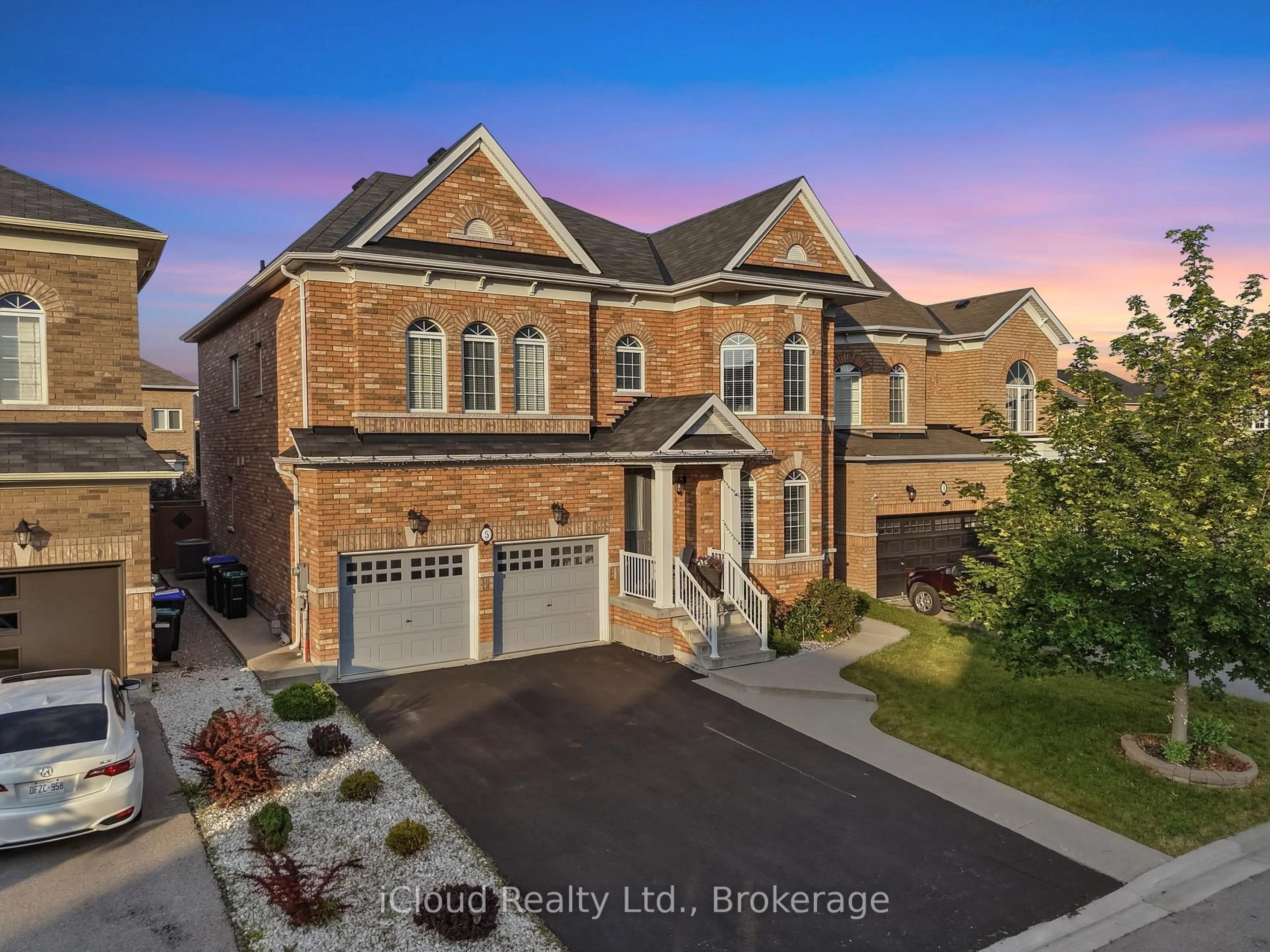 Home with brick exterior material, street for 5 Leith Dr, Bradford West Gwillimbury Ontario L3Z 0G5