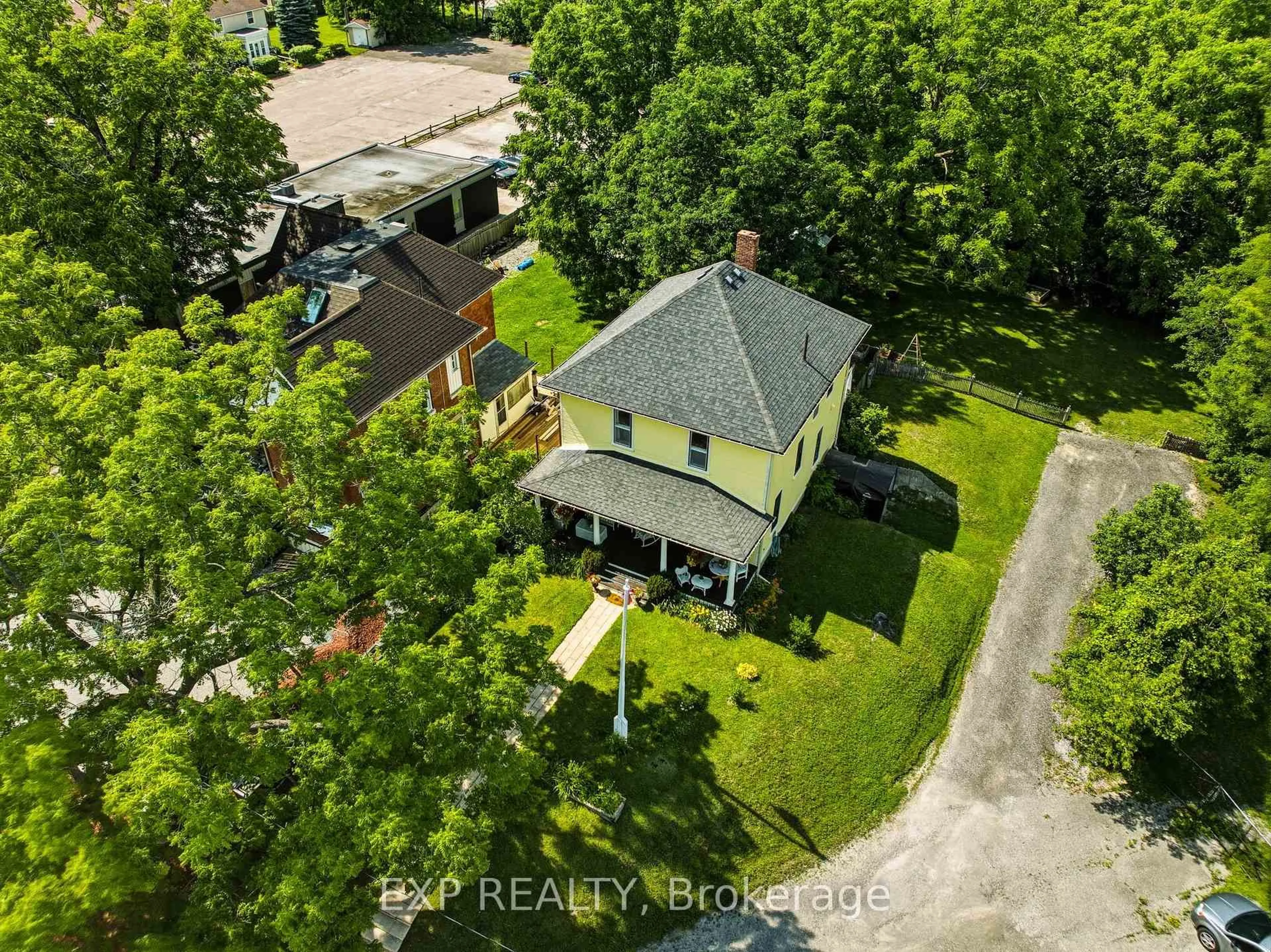 A pic from outside/outdoor area/front of a property/back of a property/a pic from drone, street for 145 High St, Georgina Ontario L0E 1R0