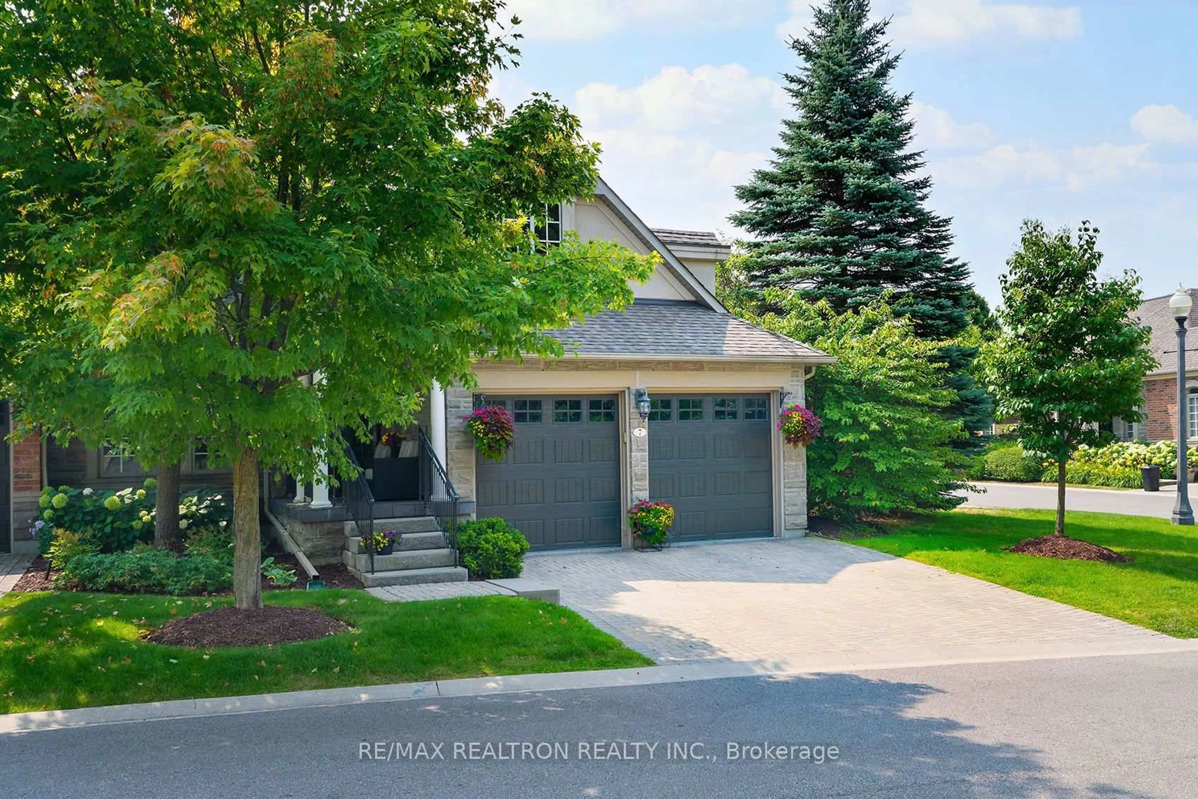Unknown for 7 Wilton Tr, Aurora Ontario L4G 7S9