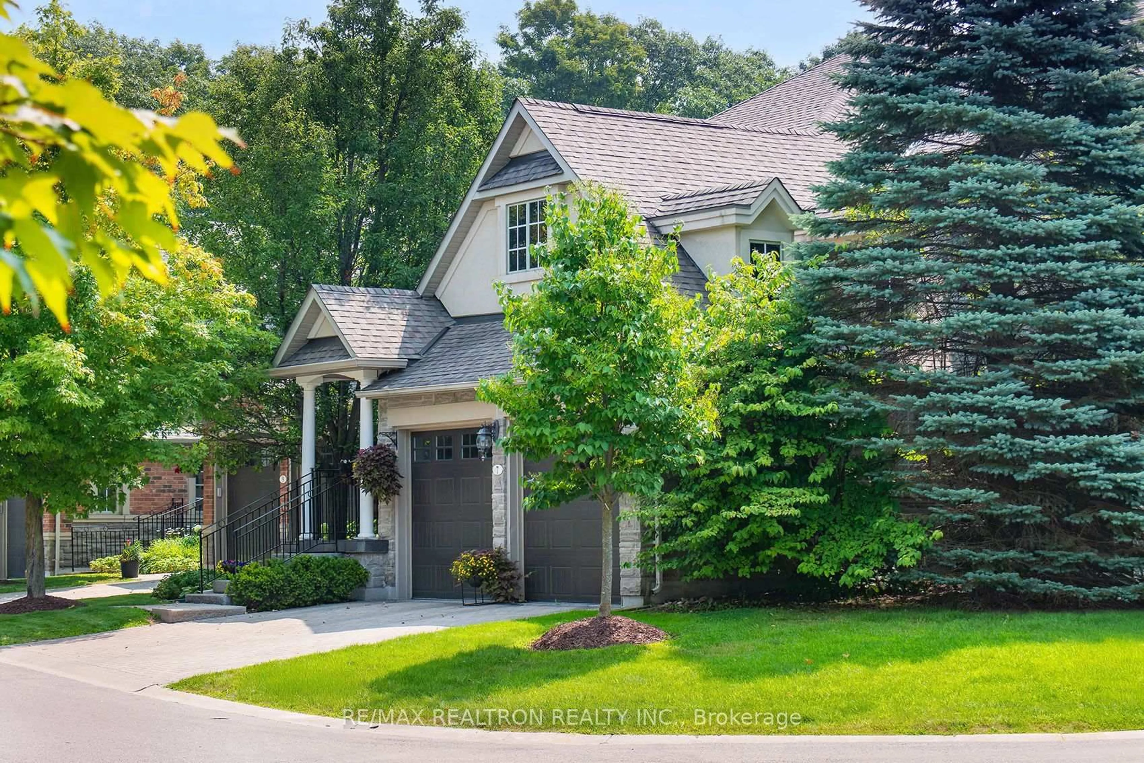 Home with brick exterior material, street for 7 Wilton Tr, Aurora Ontario L4G 7S9
