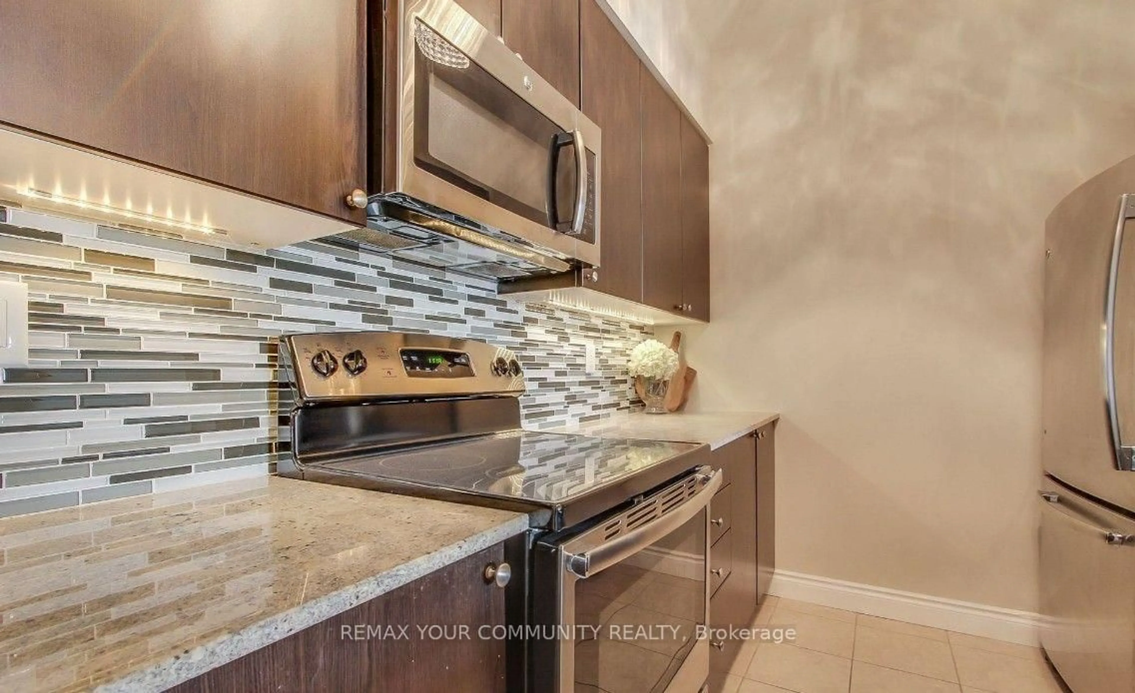 Unknown for 10211 Keele St #211, Vaughan Ontario L6A 4R7