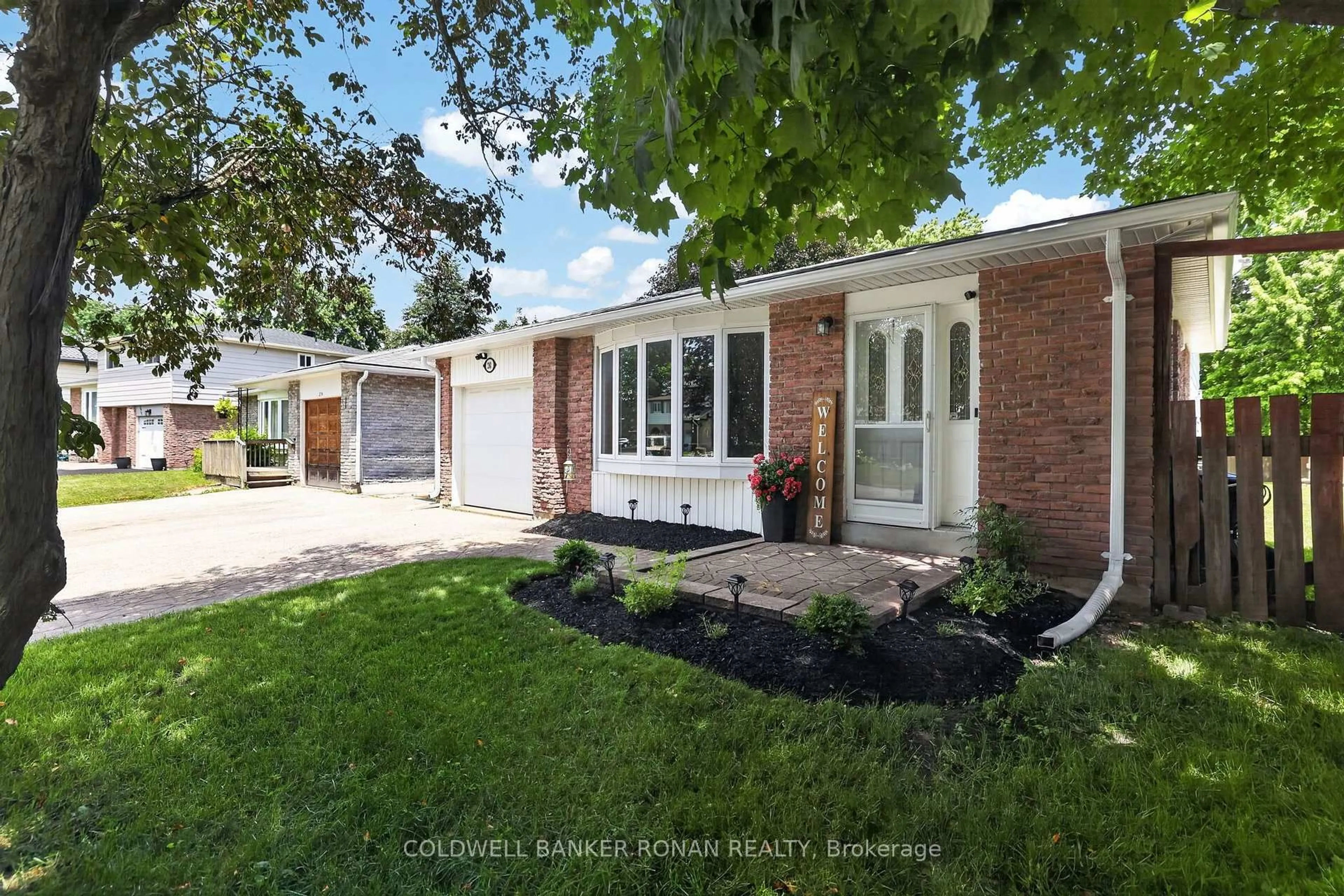 Home with brick exterior material, street for 281 Tupper Blvd, New Tecumseth Ontario L9R 1A8