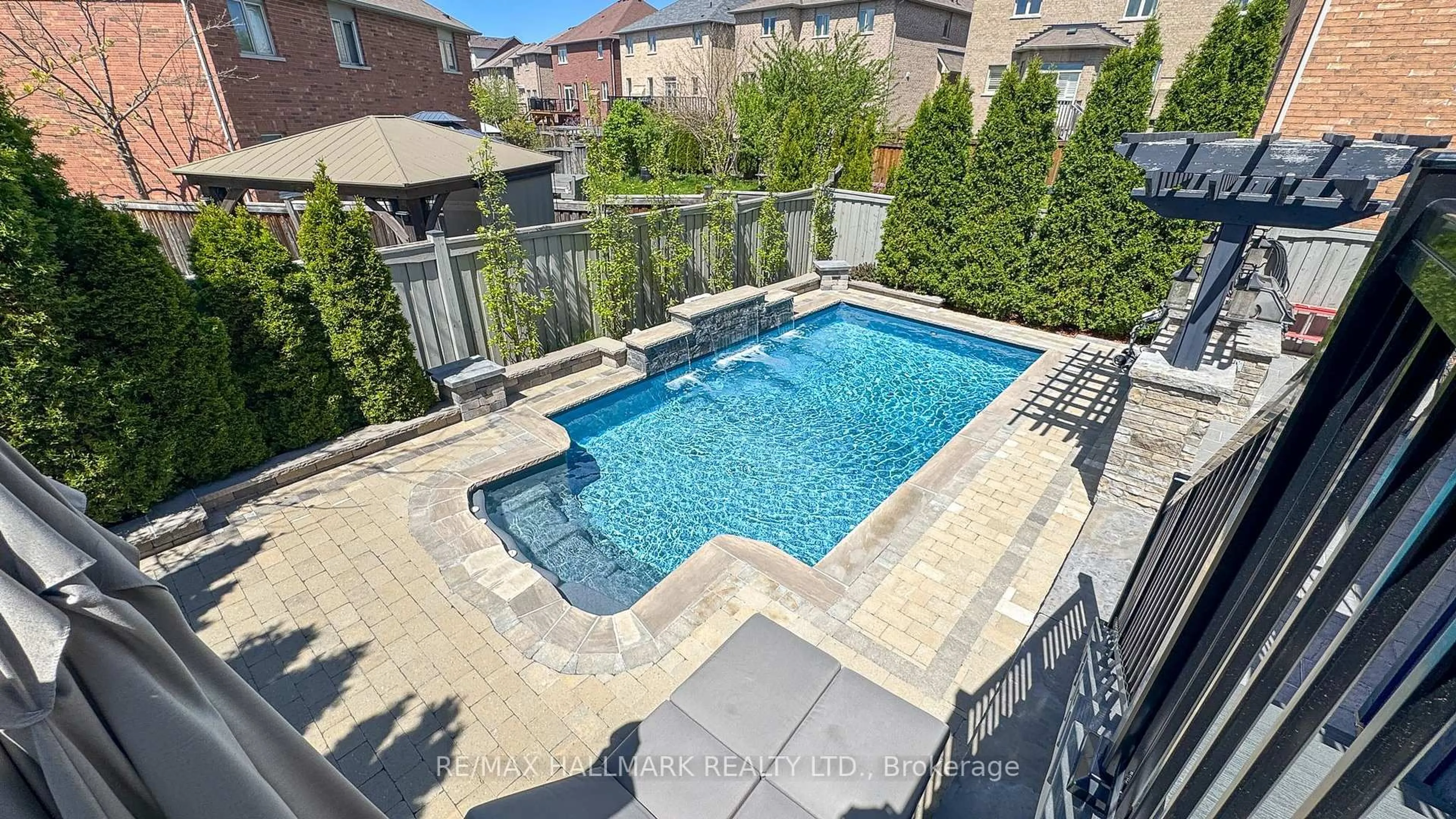 Pool for 1135 Cenotaph Blvd, Newmarket Ontario L3X 0A7