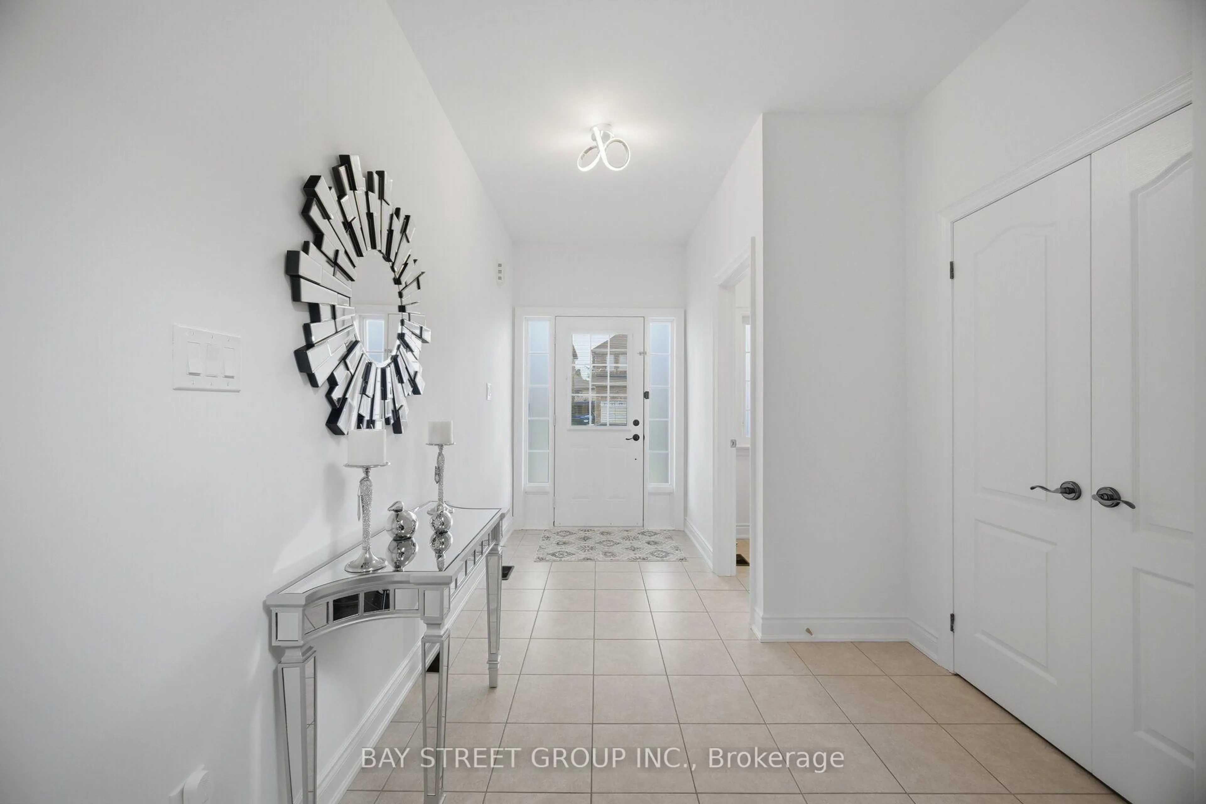 Indoor entryway for 66 Milby Cres, Bradford West Gwillimbury Ontario L3Z 0X9