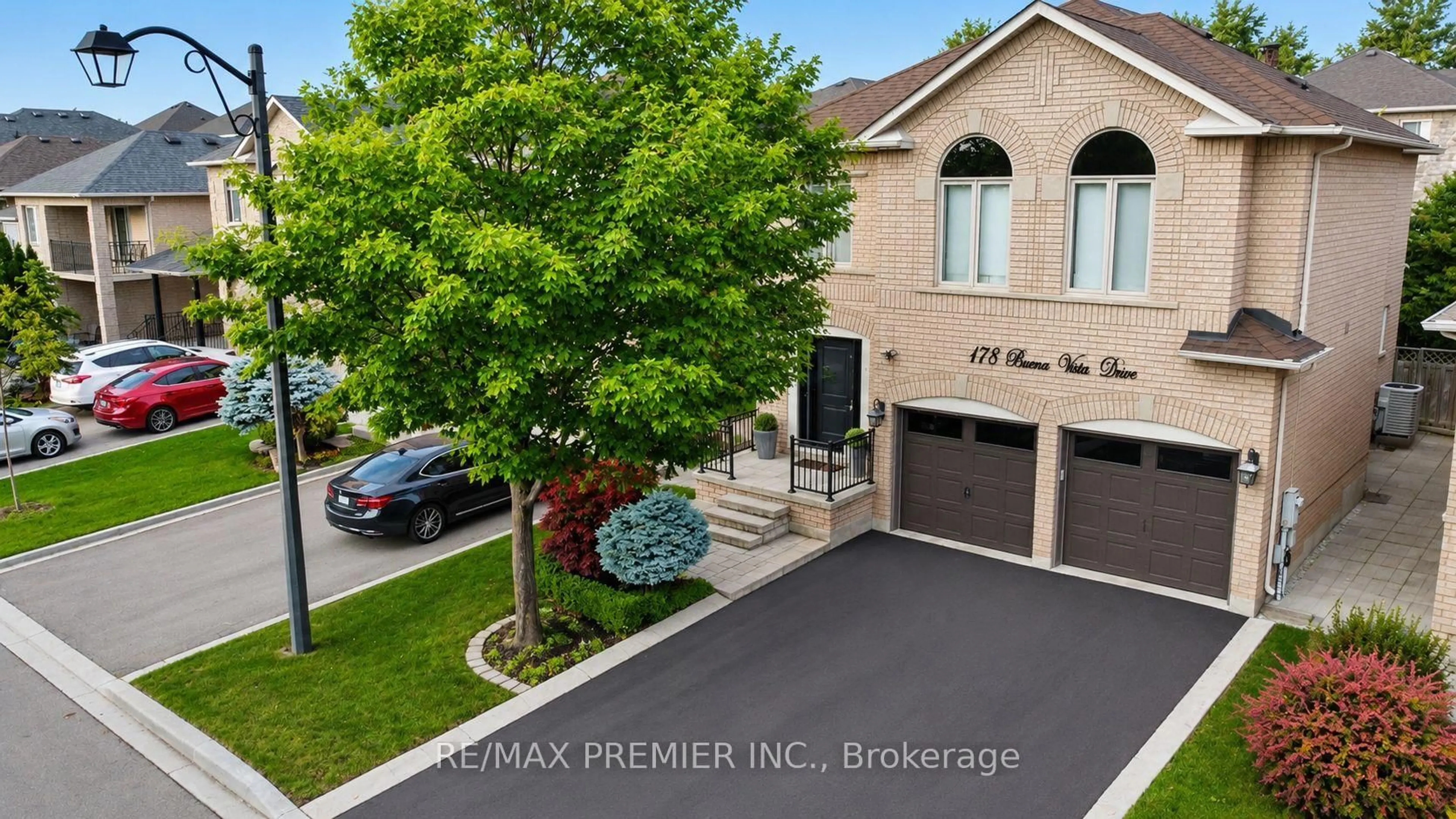 A pic from outside/outdoor area/front of a property/back of a property/a pic from drone, street for 178 Buena Vista Dr, Vaughan Ontario L4H 1T7