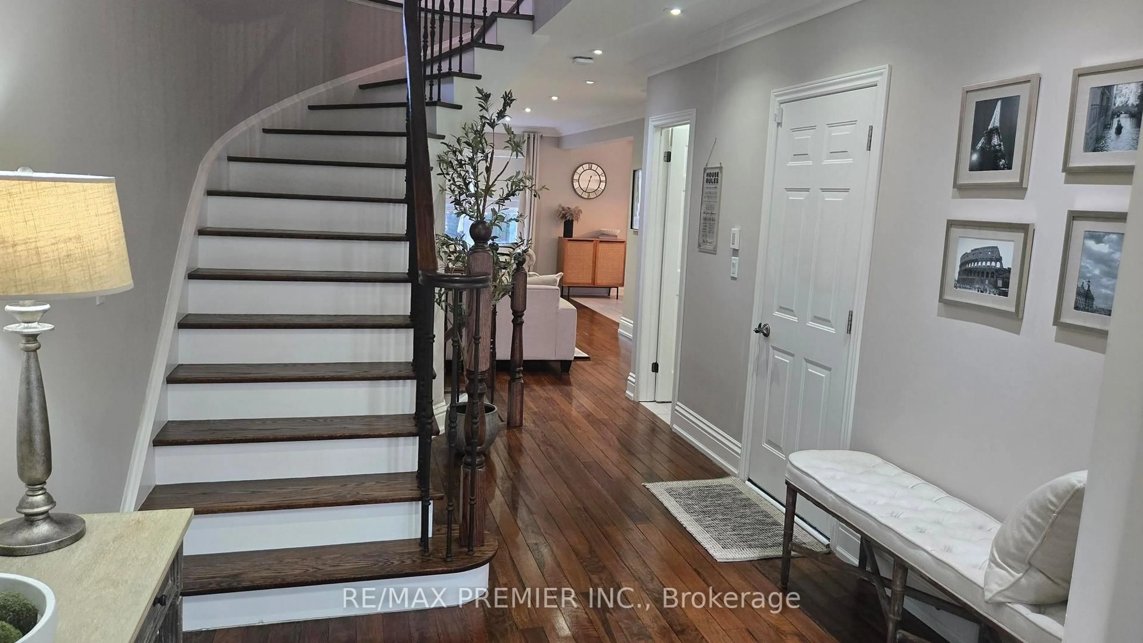 Indoor entryway for 178 Buena Vista Dr, Vaughan Ontario L4H 1T7
