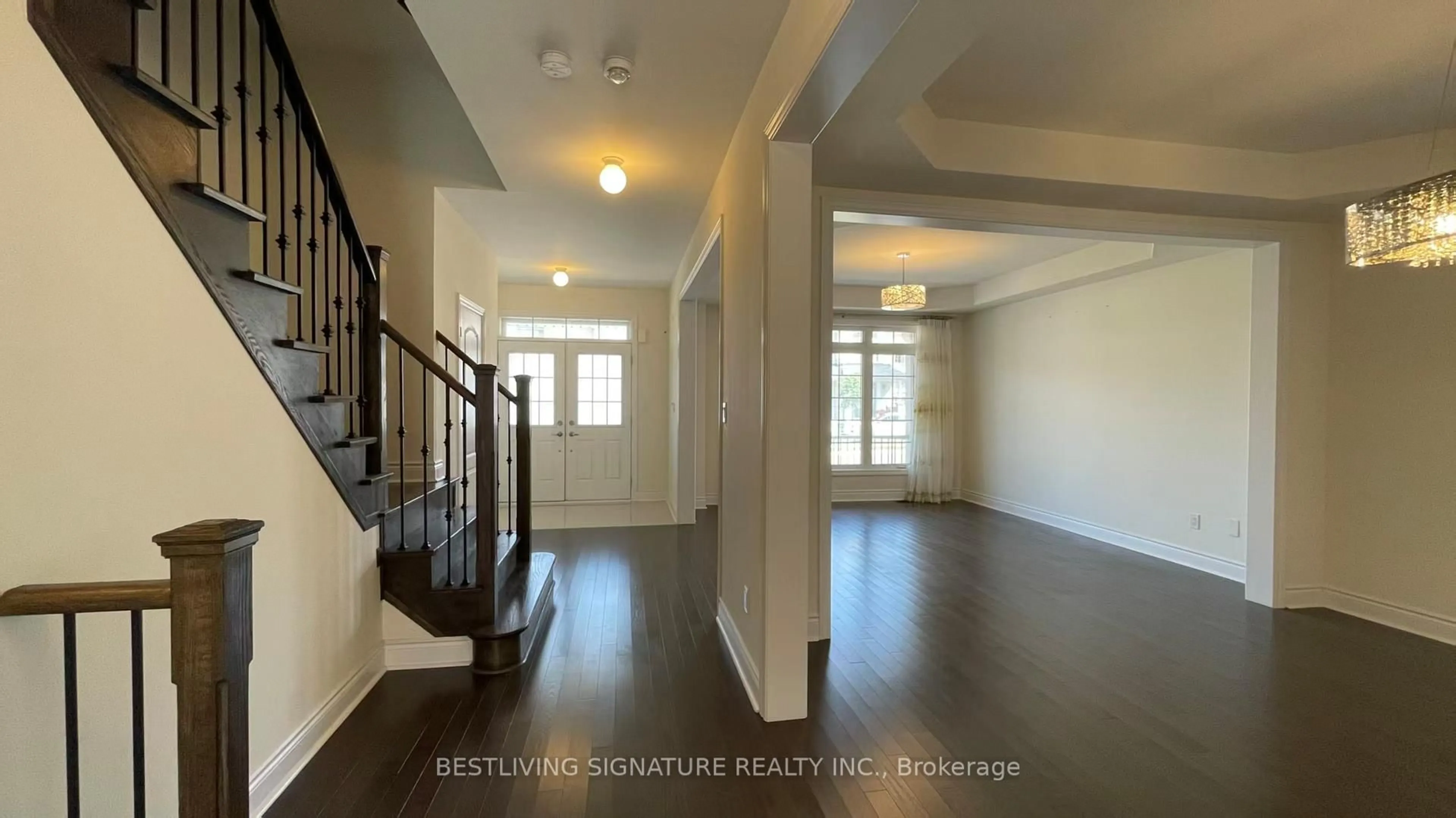 Indoor entryway for 1066 Harden Tr, Newmarket Ontario L3X 0H9