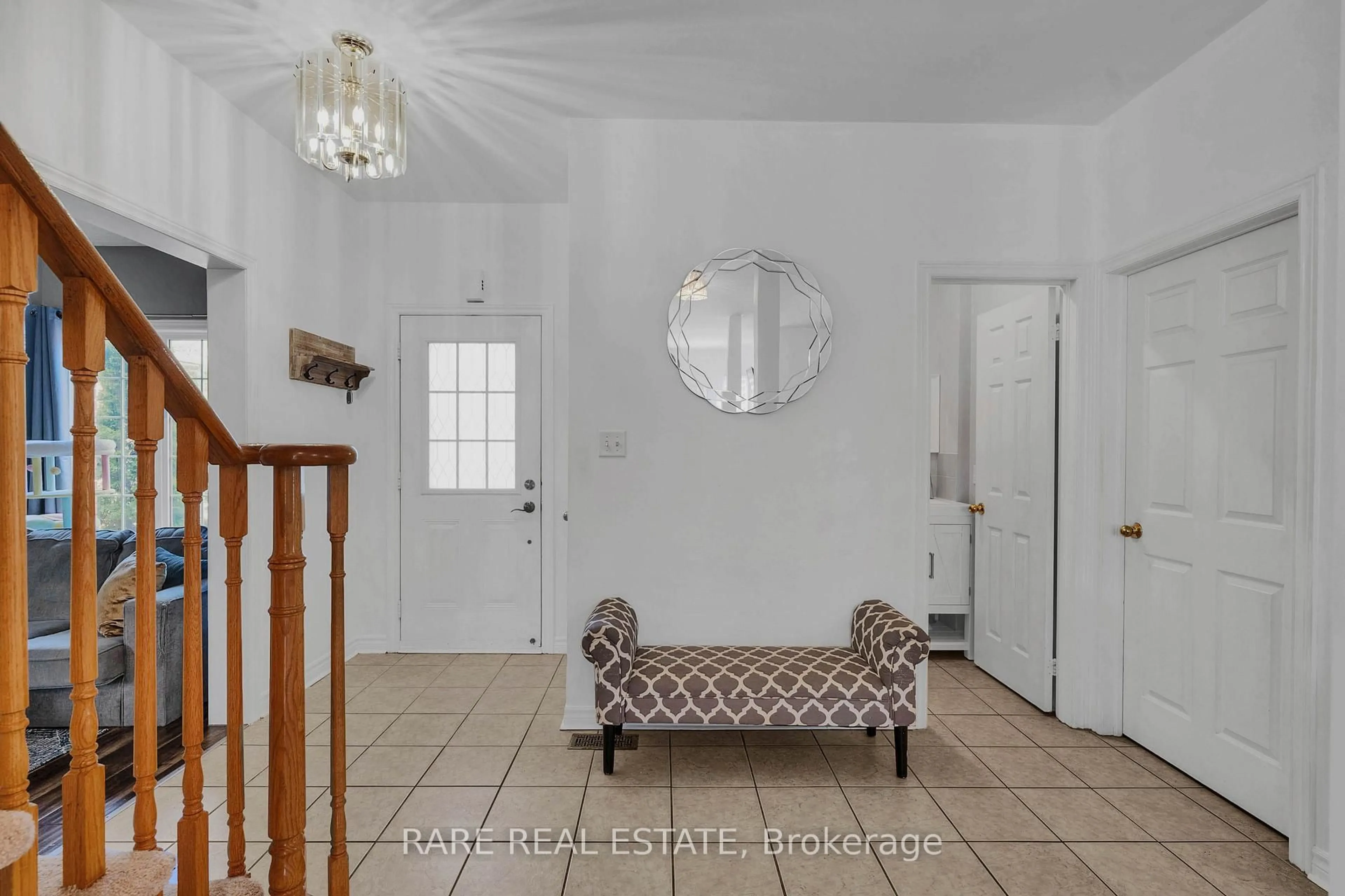 Indoor entryway for 2104 OSBOND Rd, Innisfil Ontario L9S 0B6