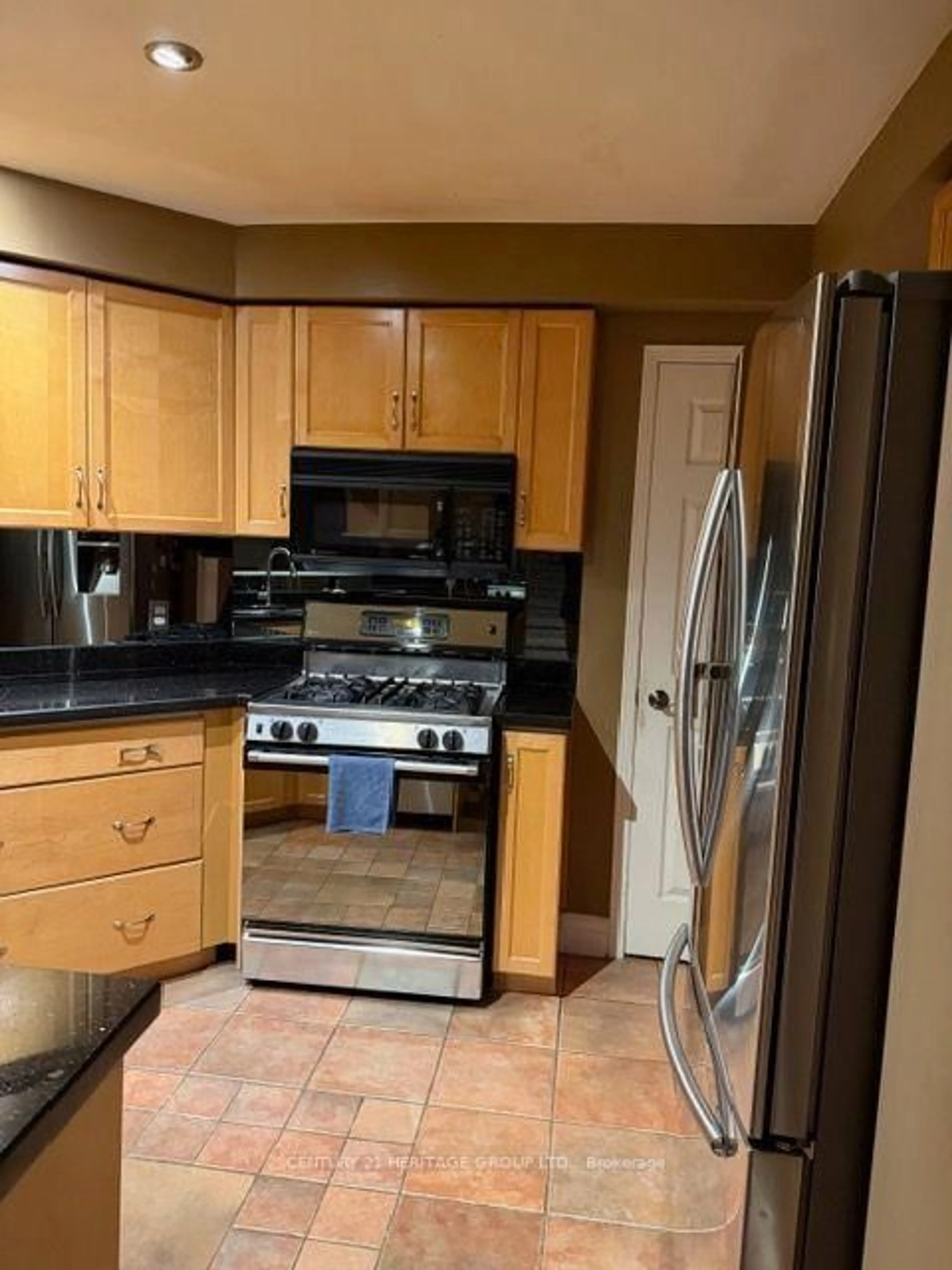 Standard kitchen, ceramic/tile floor for 3 Primrose Path Cres, Markham Ontario L3S 4B1