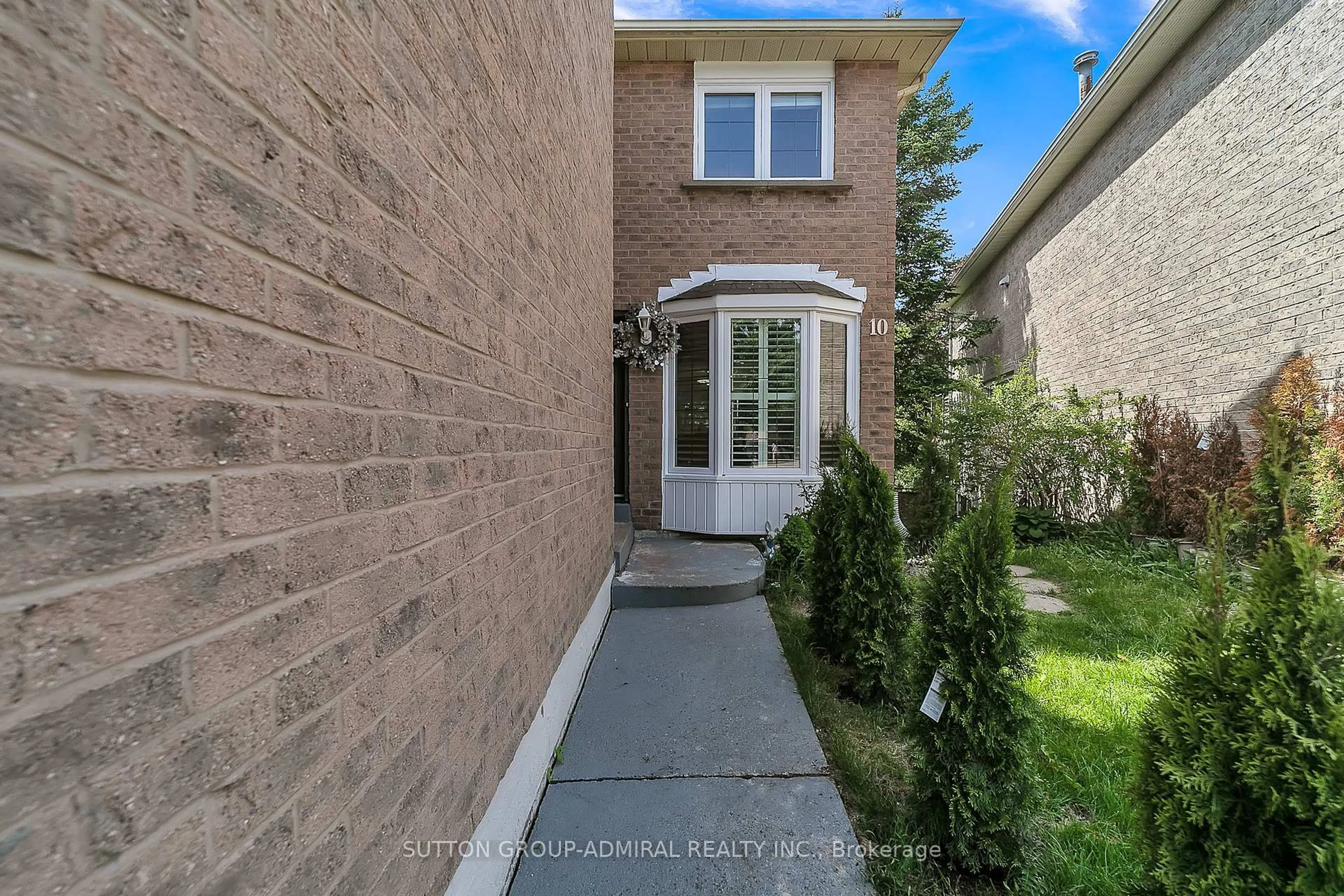 Unknown for 10 Park Lane Circ, Richmond Hill Ontario L4C 6S8