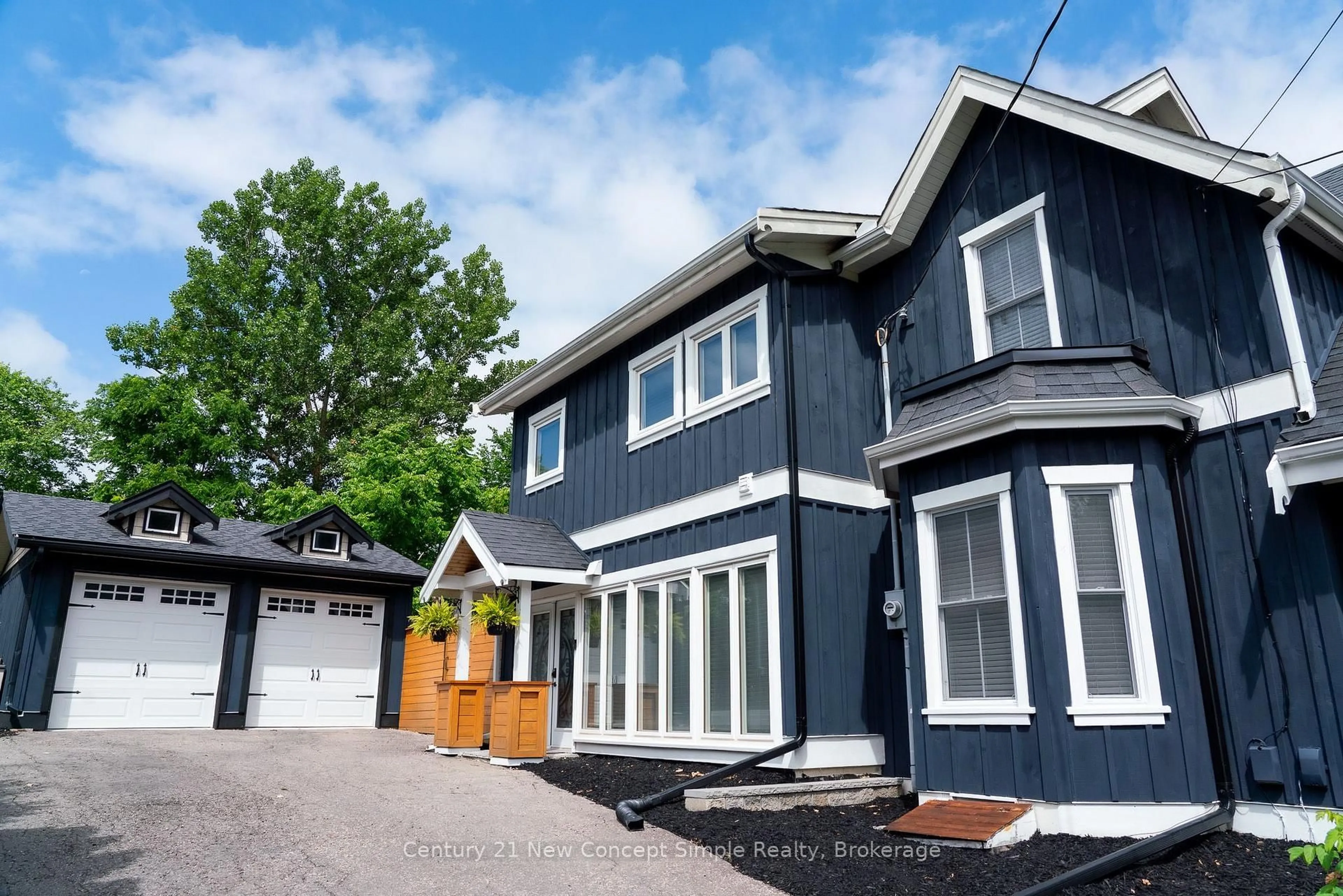 Home with vinyl exterior material, street for 56 Machell Ave, Aurora Ontario L4G 2R7