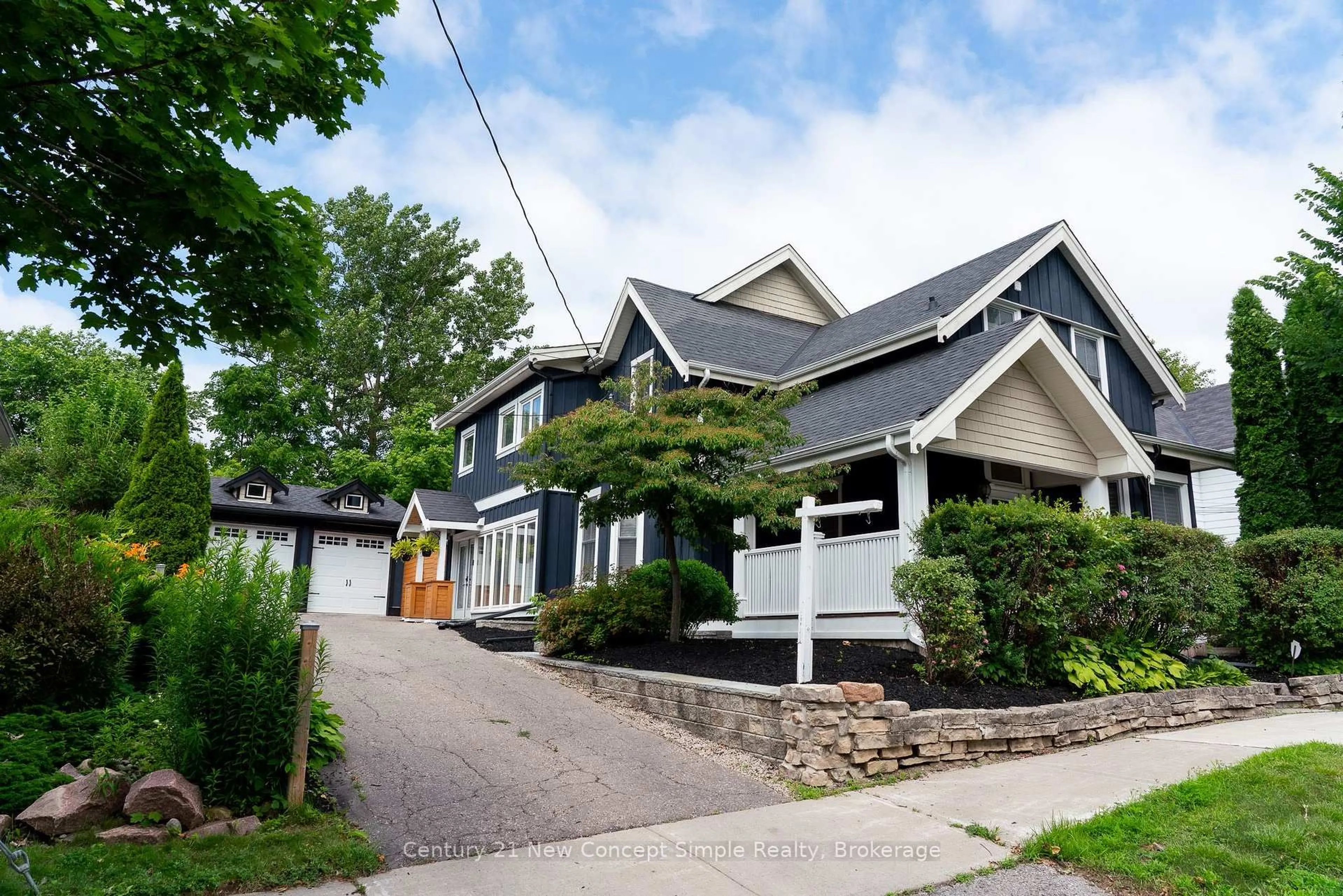 Home with vinyl exterior material, street for 56 Machell Ave, Aurora Ontario L4G 2R7
