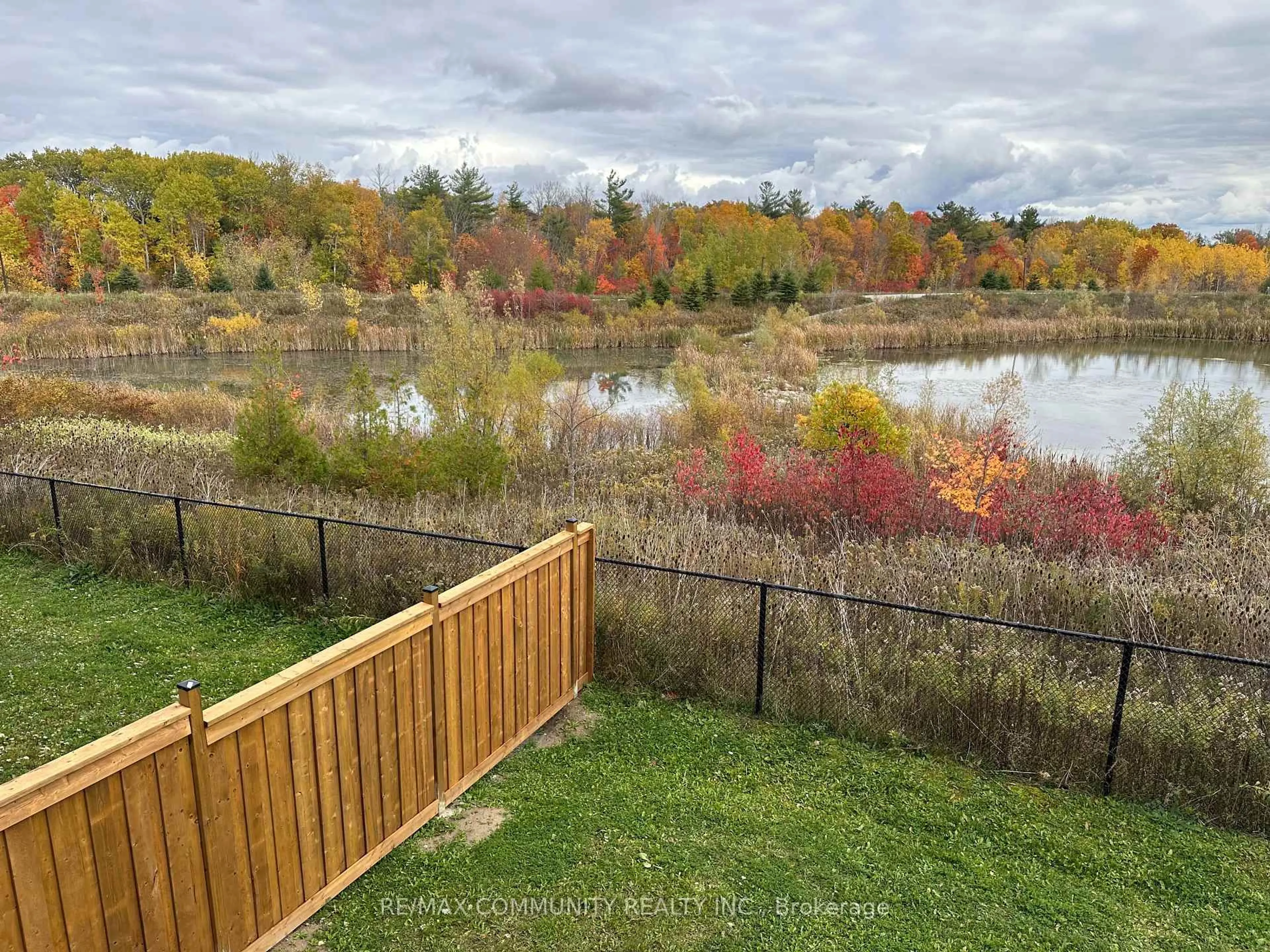 A pic from outside/outdoor area/front of a property/back of a property/a pic from drone, water/lake/river/ocean view for 1345 Bardeau St, Innisfil Ontario L0L 1W0