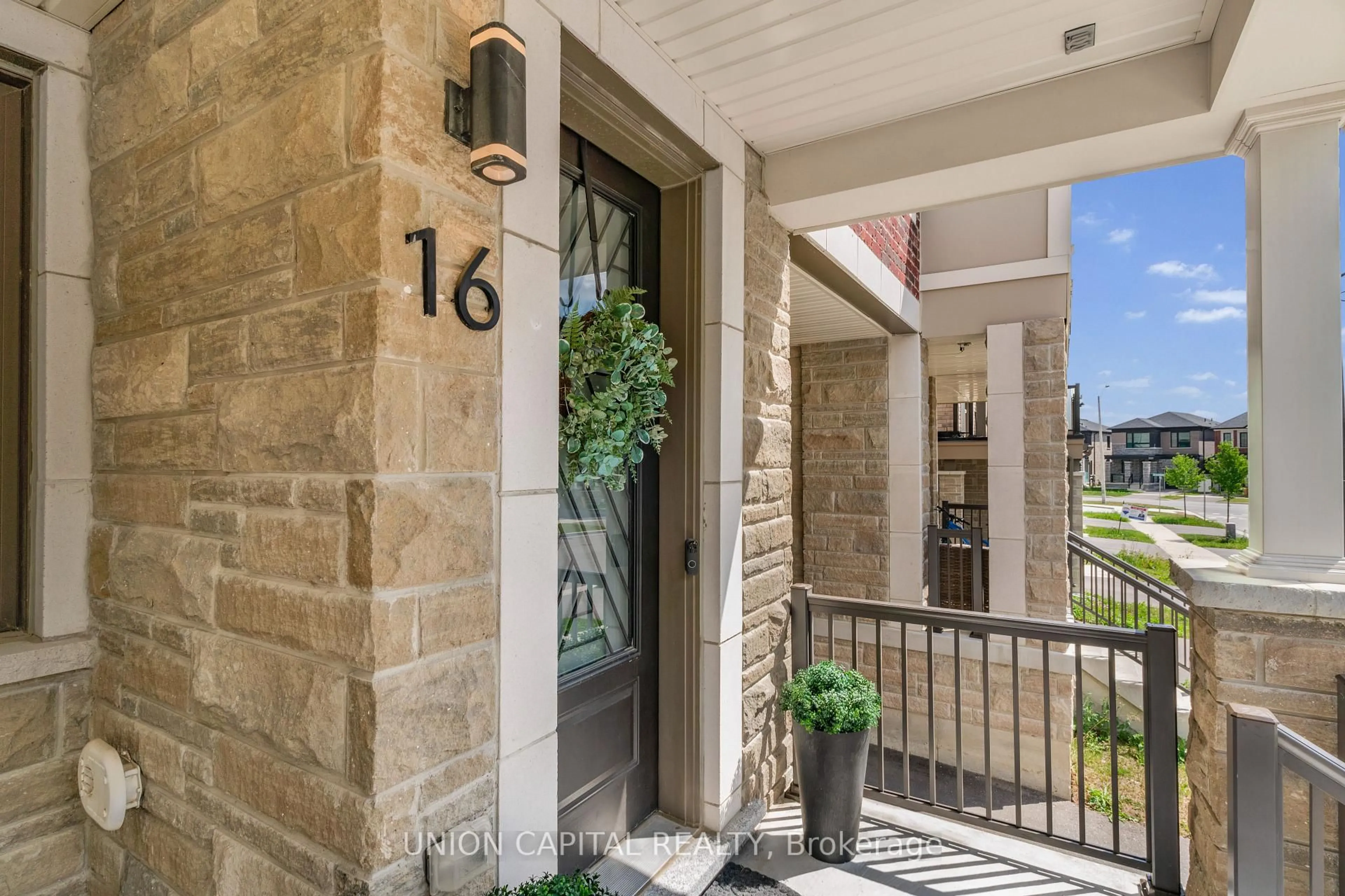 Indoor entryway for 16 Thomas Frisby Jr Cres, Markham Ontario L6C 3L1