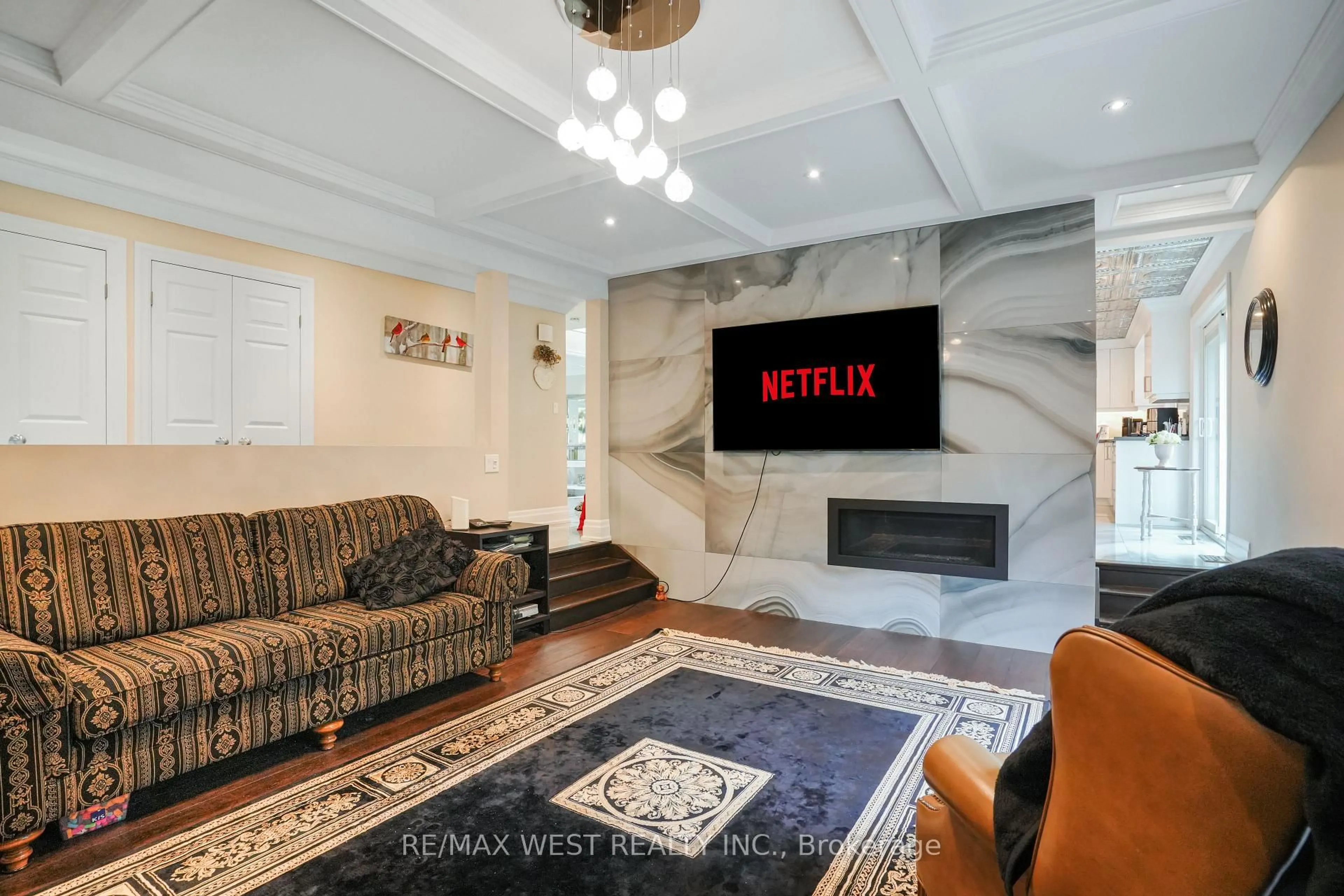 Home theater for 179 Ellis Ave, King Ontario L0G 1N0