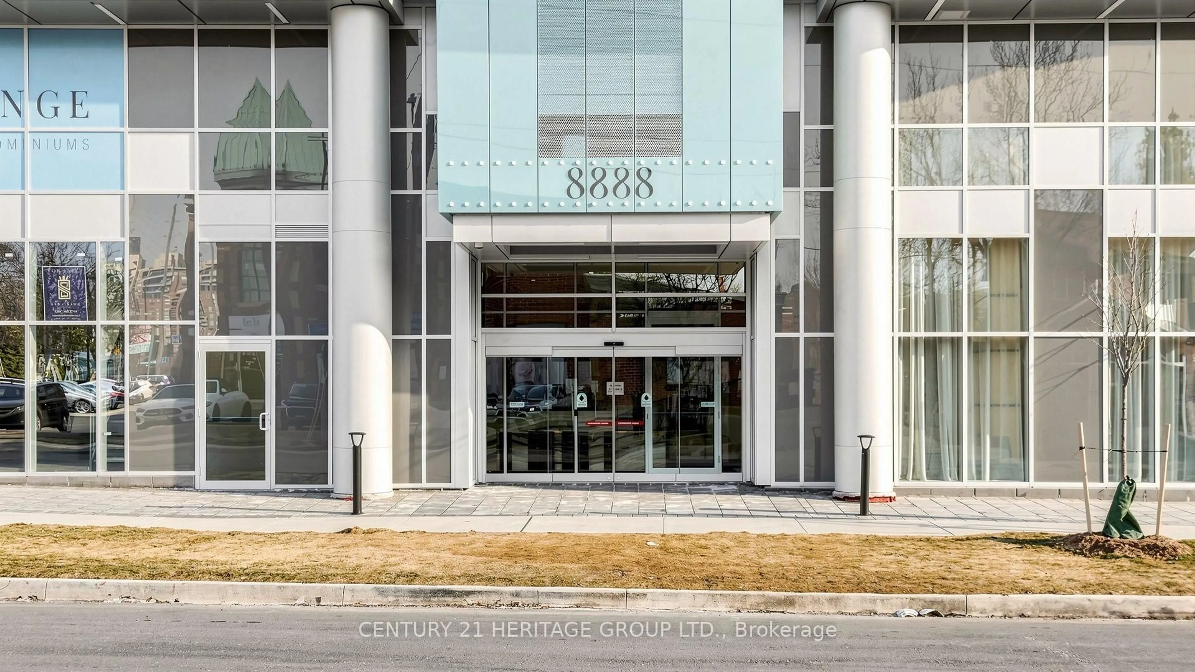 Indoor foyer for 8888 Yonge St #622, Richmond Hill Ontario L4C 5V6