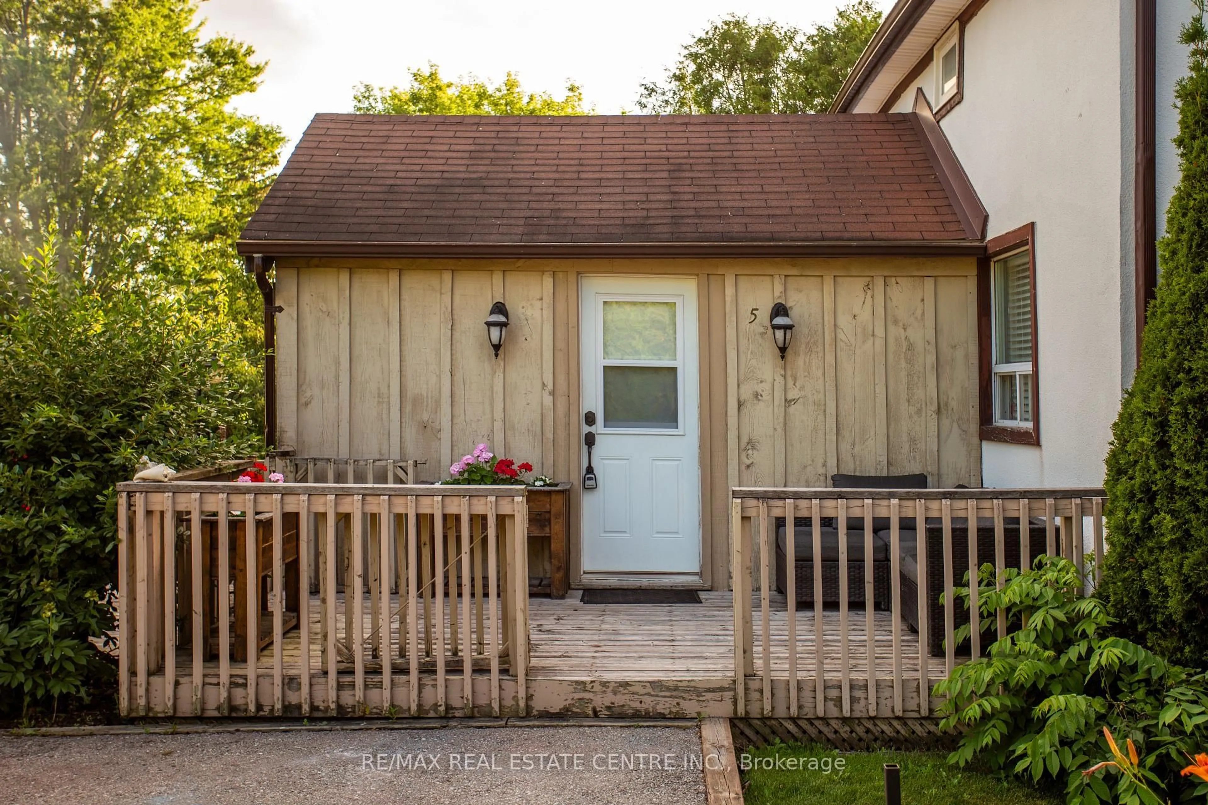 Unknown for 5 East John St, Innisfil Ontario L0L 1L0