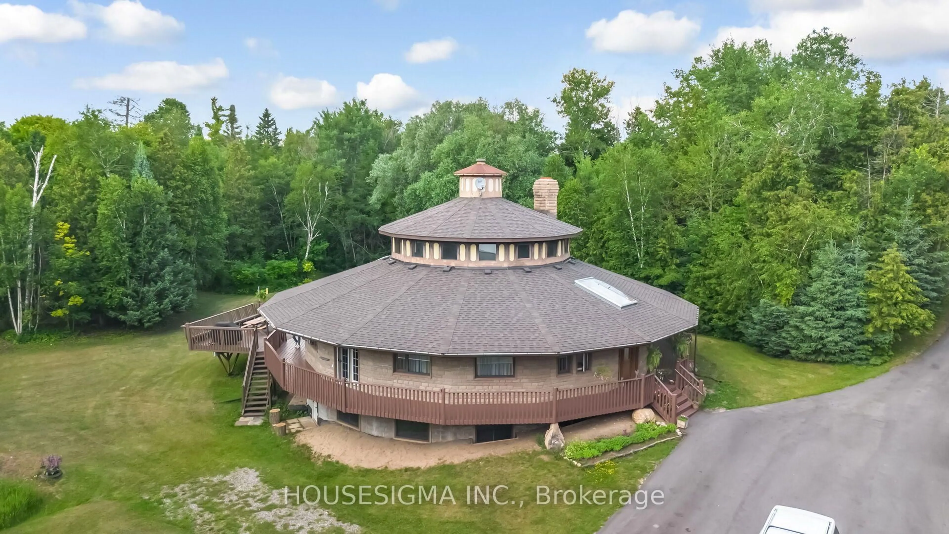 A pic from outside/outdoor area/front of a property/back of a property/a pic from drone, building for 9394 County Rd 1 Rd, Adjala-Tosorontio Ontario L0N 1P0