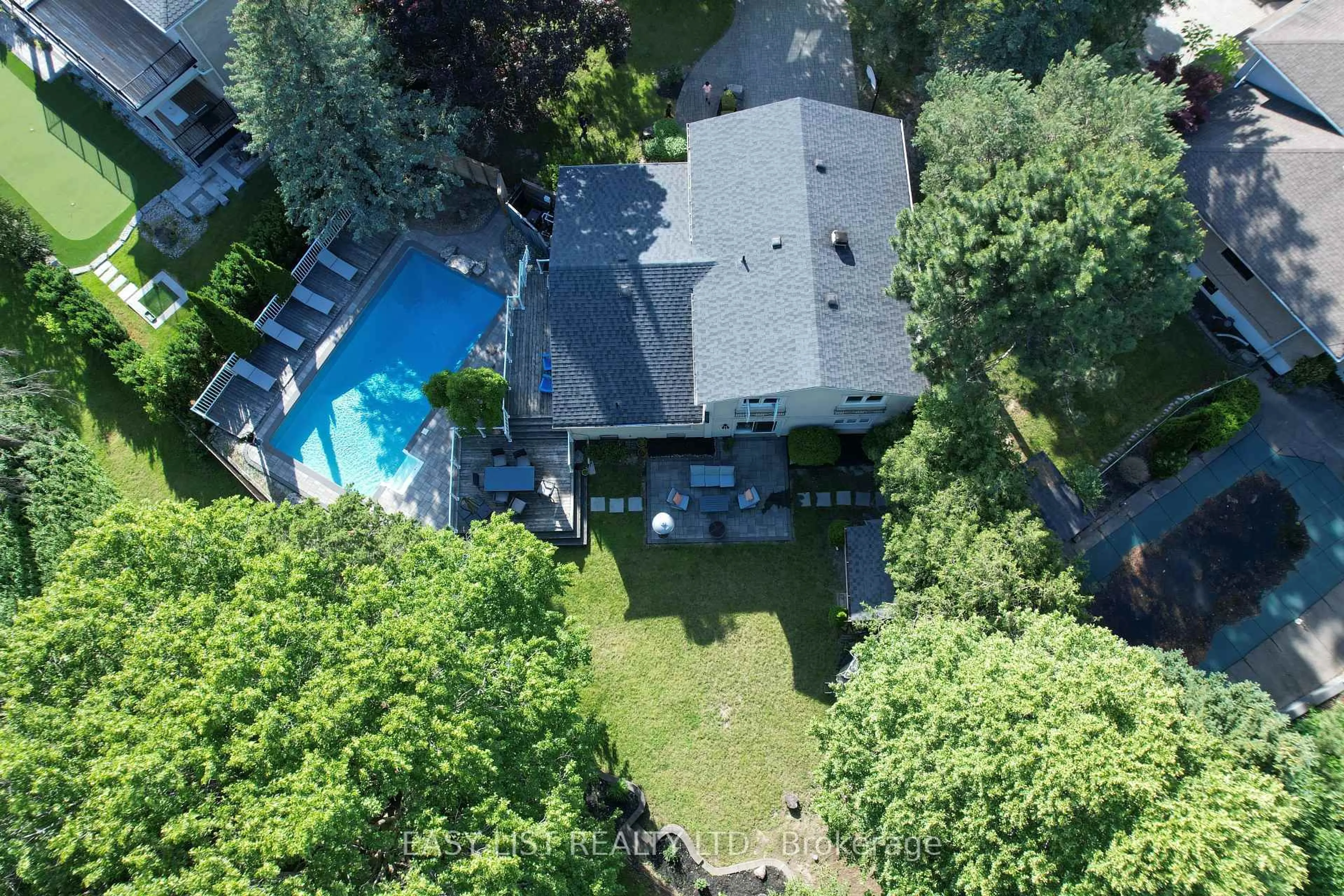 A pic from outside/outdoor area/front of a property/back of a property/a pic from drone, water/lake/river/ocean view for 21 Kings Inn Tr, Markham Ontario L3T 1T6