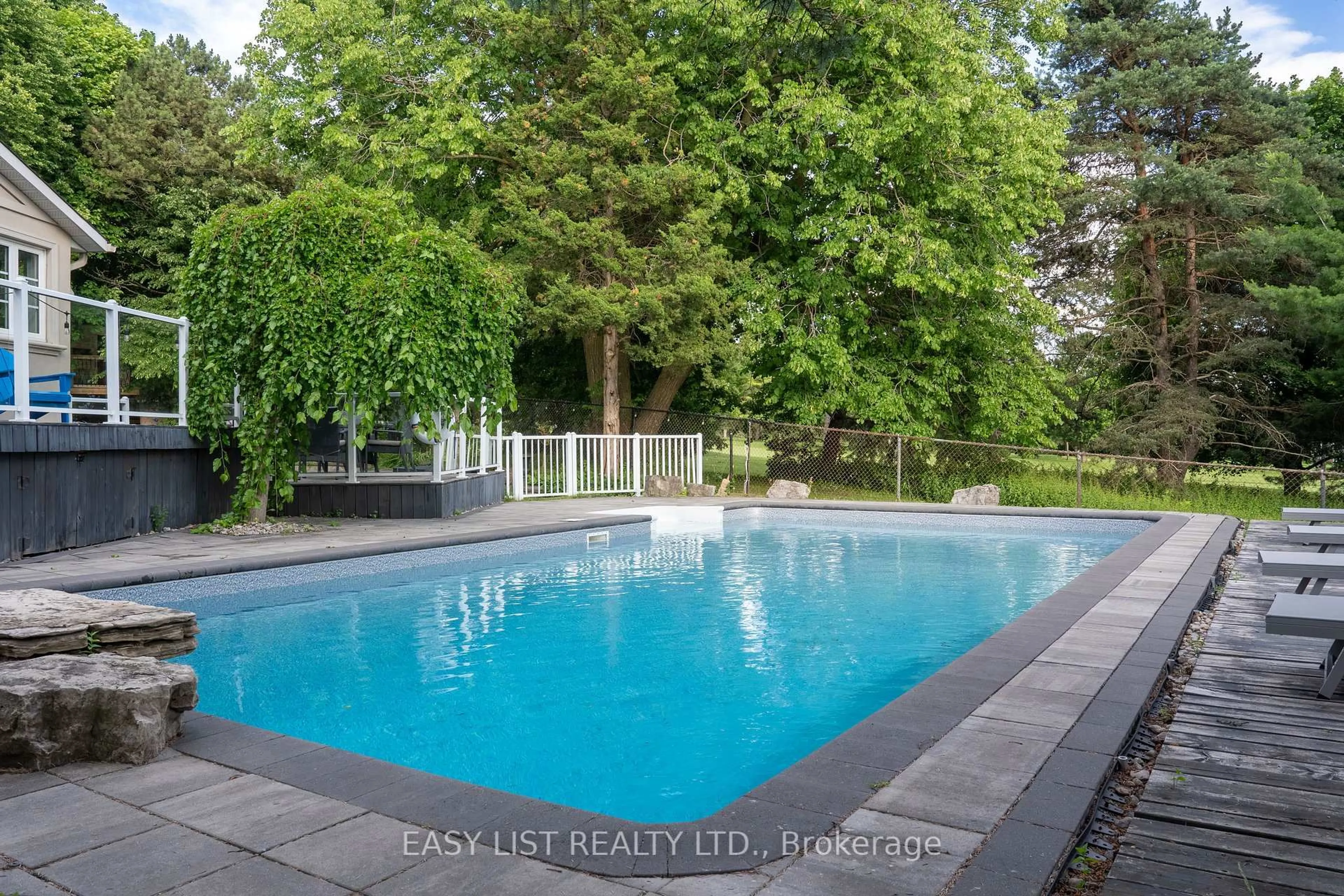 Pool for 21 Kings Inn Tr, Markham Ontario L3T 1T6