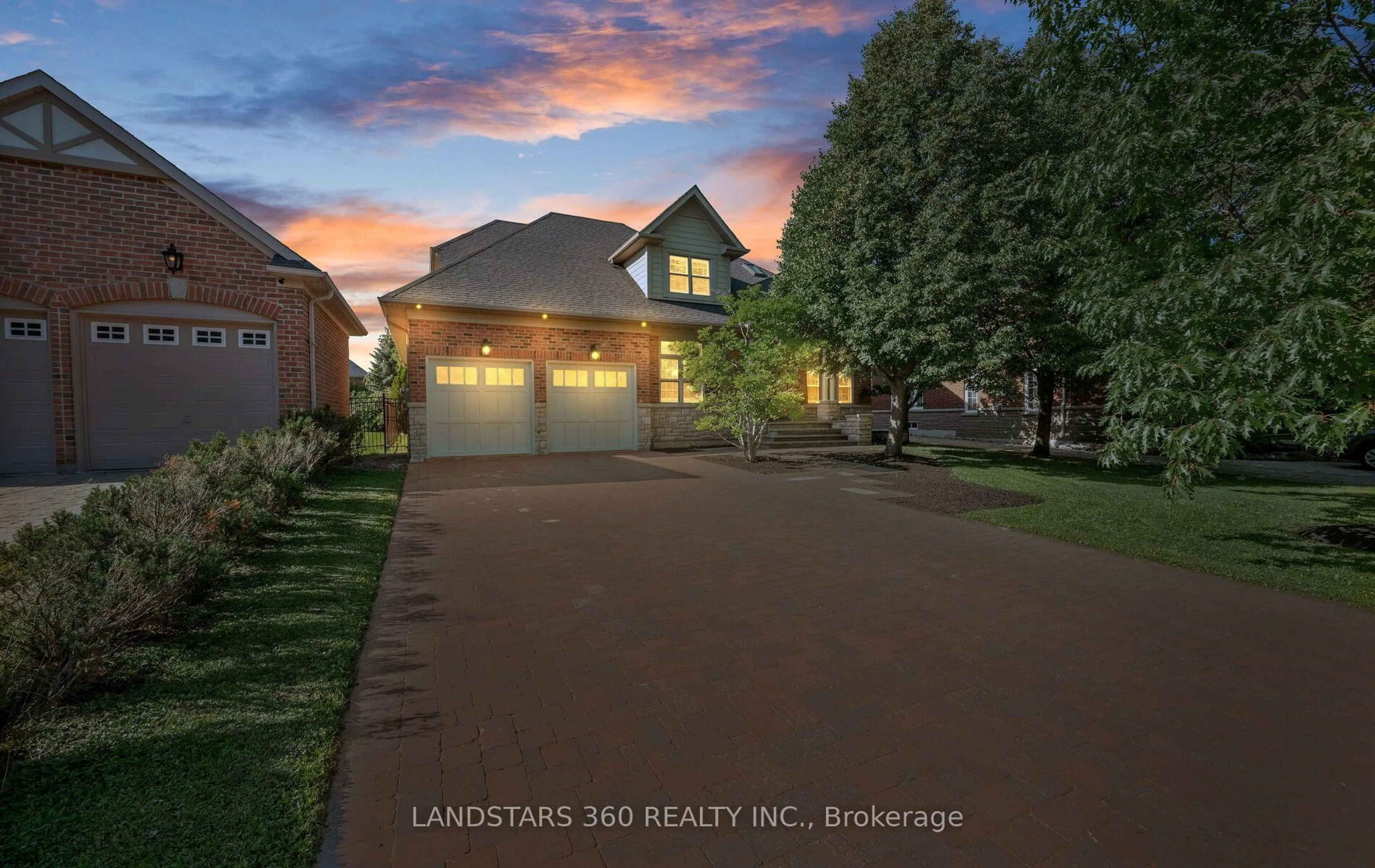 A pic from outside/outdoor area/front of a property/back of a property/a pic from drone, street for 8 Royal Troon Cres, Markham Ontario L6C 2A6