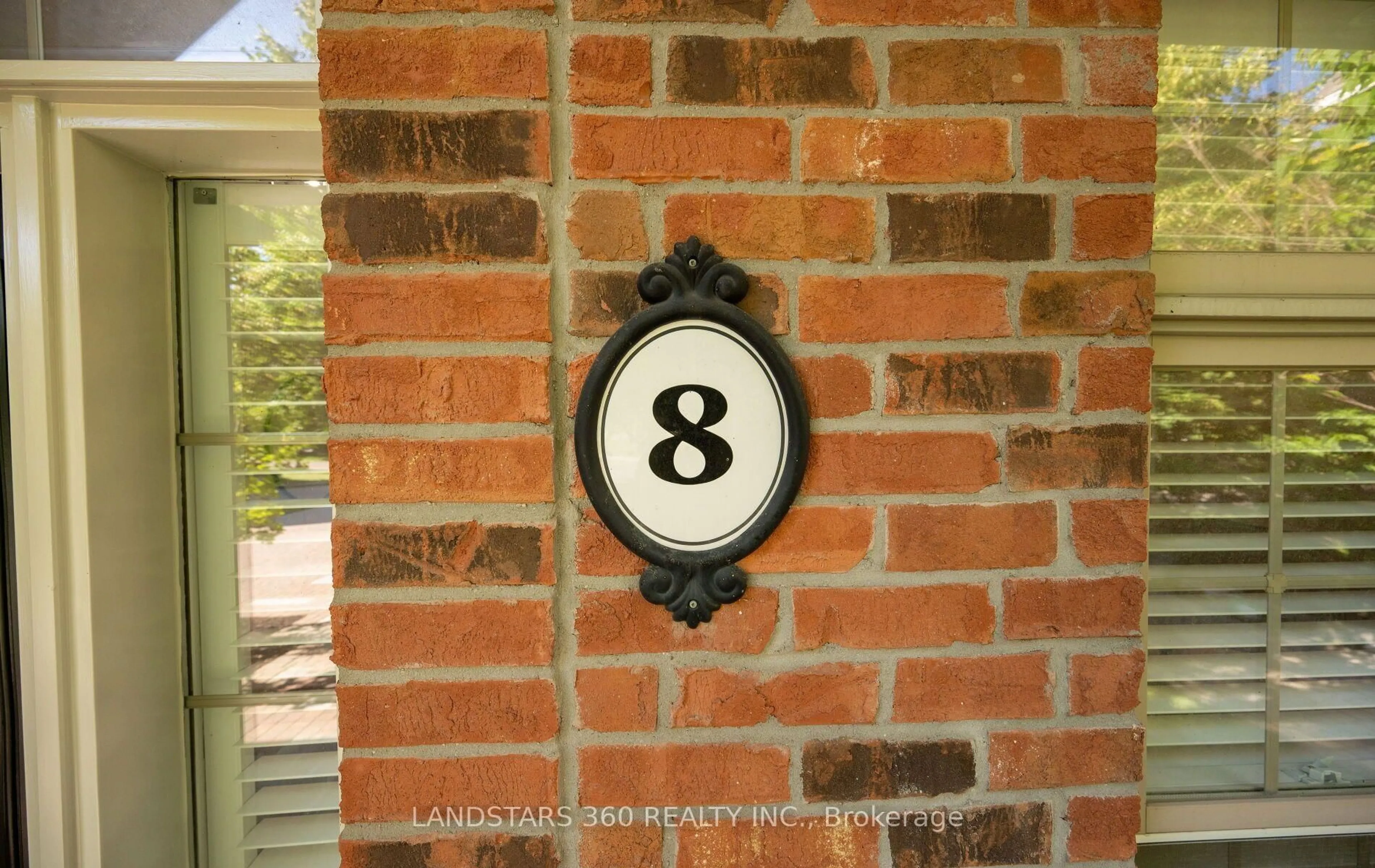 Indoor entryway for 8 Royal Troon Cres, Markham Ontario L6C 2A6
