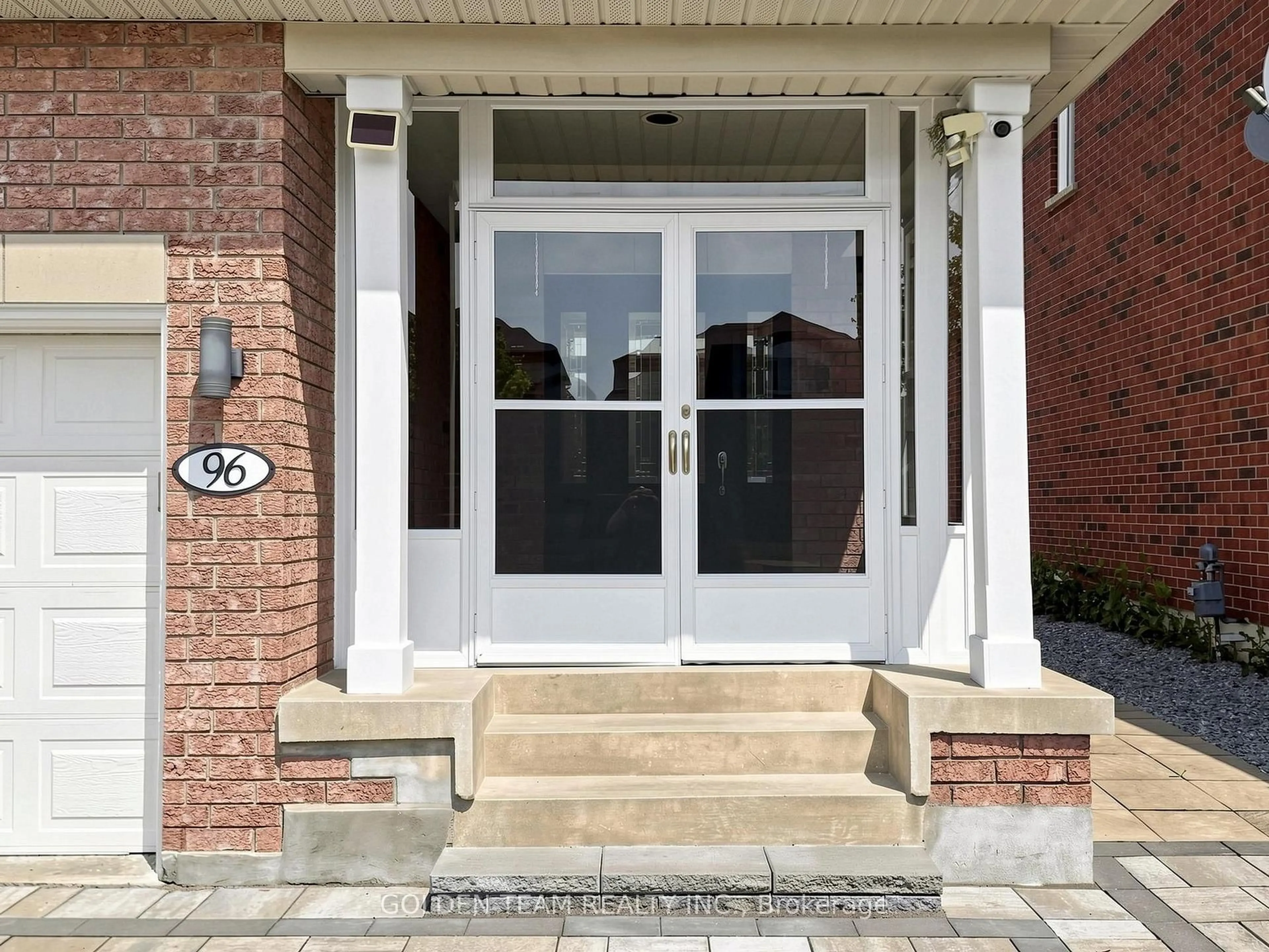 Indoor entryway for 96 Spring Farm Rd, Aurora Ontario L4G 7W7